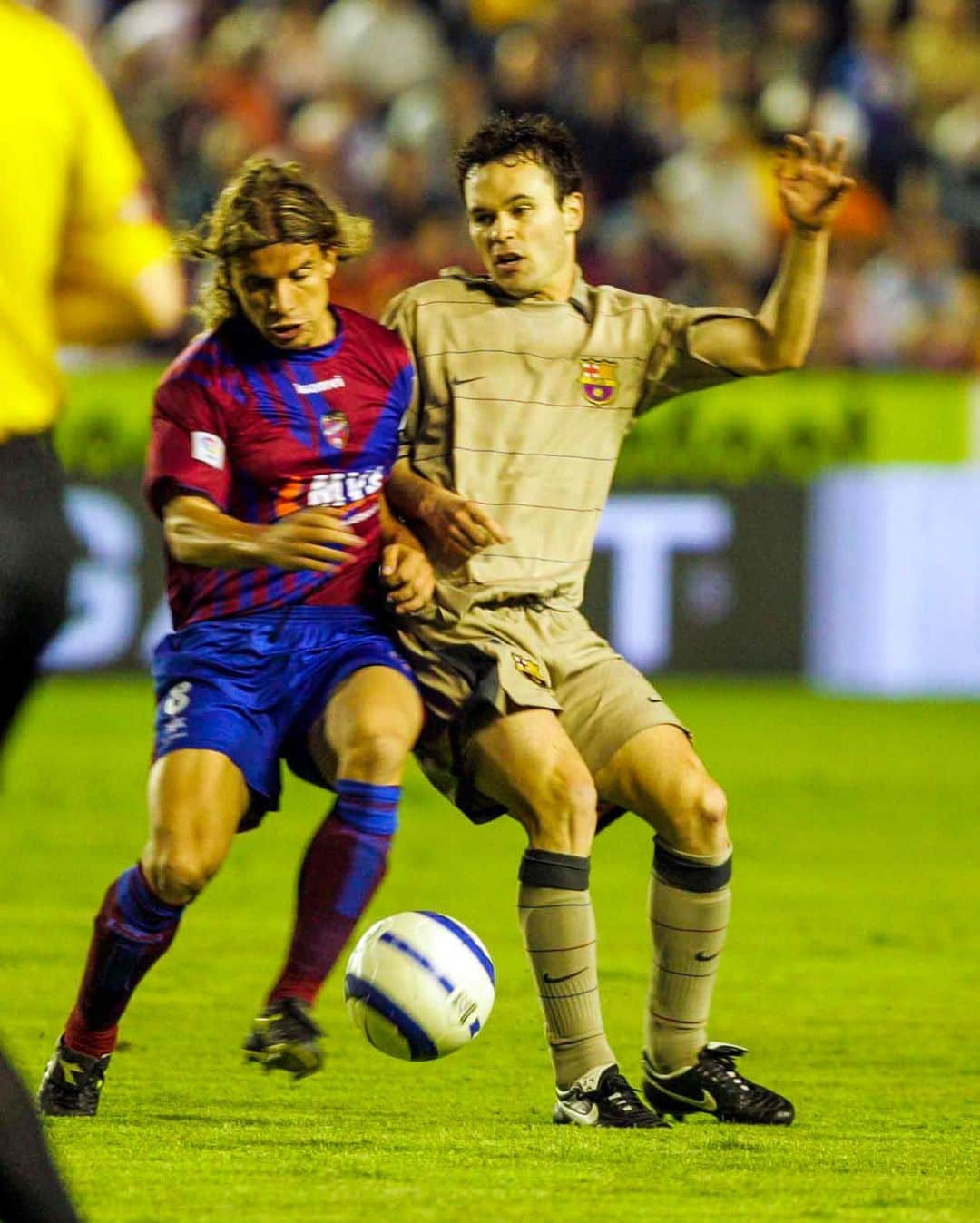 FCバルセロナさんのインスタグラム写真 - (FCバルセロナInstagram)「🏆 #OTD in 2005, we won the league against Levante.」5月15日 0時21分 - fcbarcelona