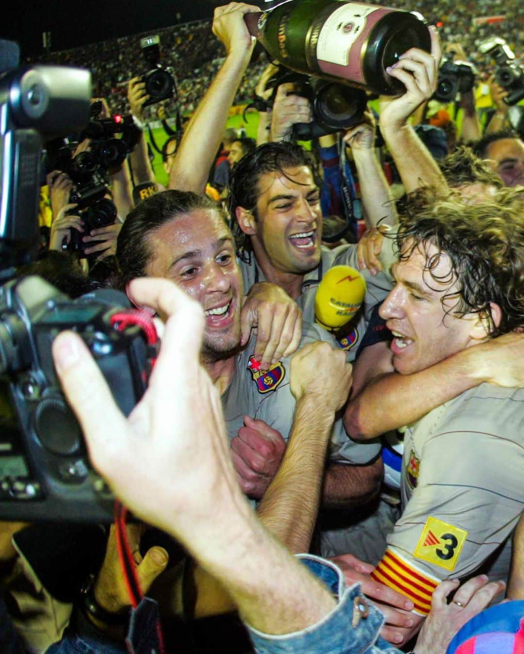 FCバルセロナさんのインスタグラム写真 - (FCバルセロナInstagram)「🏆 #OTD in 2005, we won the league against Levante.」5月15日 0時21分 - fcbarcelona