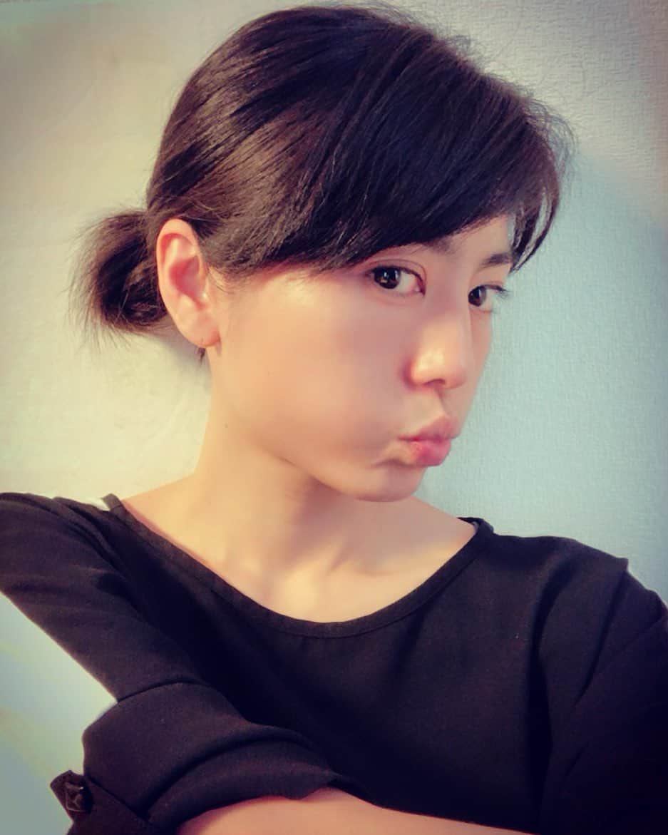 芳野友美さんのインスタグラム写真 - (芳野友美Instagram)「最近、楽しちゃってます！ #ラフすぎるスタイル 。 これ以上の#無頓着 にならないように気をつけねばっ！！！」5月15日 0時36分 - yumi_yoshino_1980
