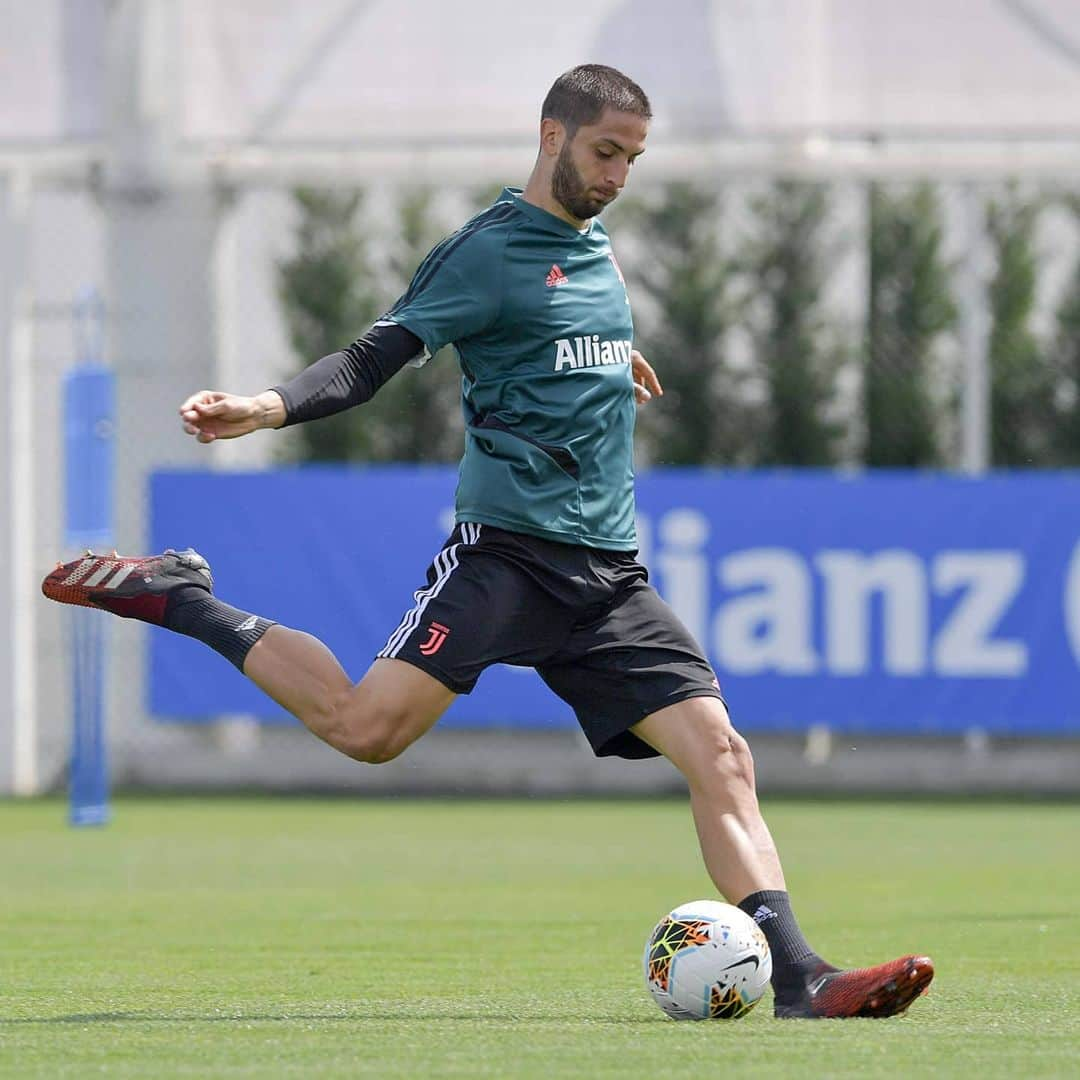 ユヴェントスFCさんのインスタグラム写真 - (ユヴェントスFCInstagram)「Thursday individual workout 💪  #FinoAllaFine #ForzaJuve」5月15日 0時41分 - juventus