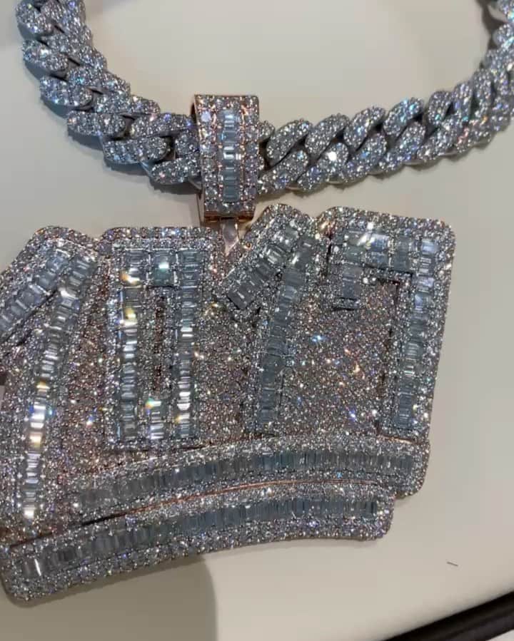 グッチ・メインのインスタグラム：「Happy Anniversary to the QUEEN of 1017 !! My Wife @keyshiakaoir」