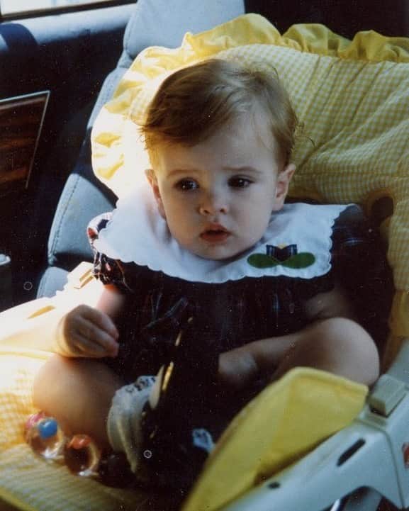 ダニエル・パナベイカーのインスタグラム：「#tbt to when car seats were a little simpler than they are now」