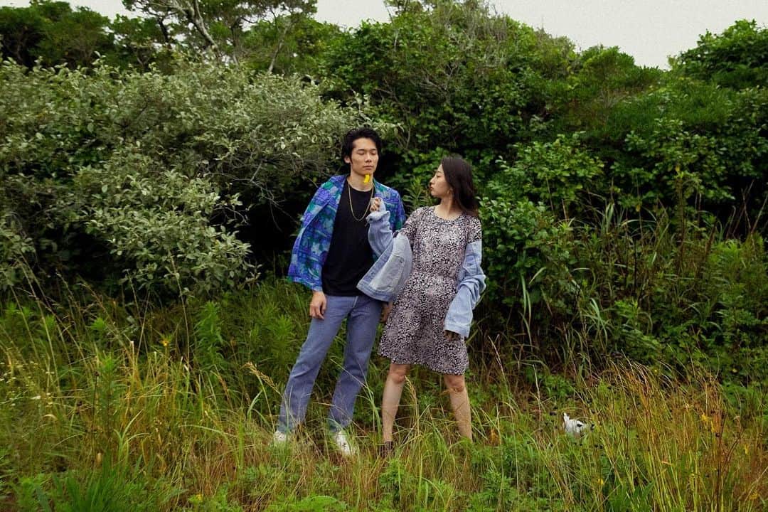 のインスタグラム：「Behind the scenes of 愛 / 真心ブラザーズ﻿ ﻿ Satori Mizushima @strisland and me﻿ Photographs Yohei Haga @yoheipeta」