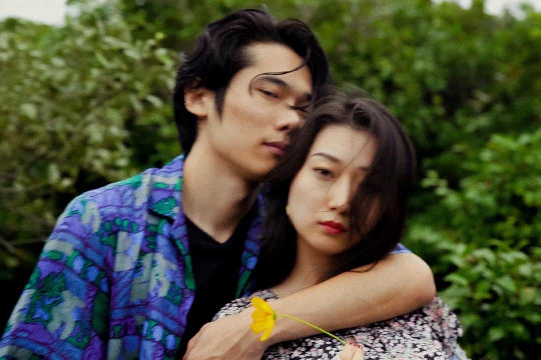 のインスタグラム：「Behind the scenes of 愛 / 真心ブラザーズ﻿ ﻿ Satori Mizushima @strisland and me﻿ Photographs Yohei Haga @yoheipeta」