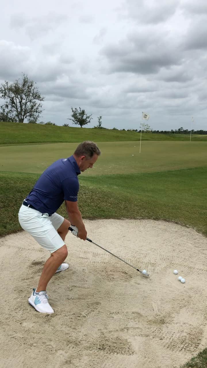 ルーク・ドナルドのインスタグラム：「A good way to make sure you are exposing enough bounce and keeping loft on your club in a bunker shot is to experiment using a less lofted club so you have to really exaggerate the correct fundamentals. @seveballesteros would do this a lot on the beaches of Pedreña in Spain using a 3 iron!! Master bunker shots using less loft and you’ll start to find it a lot easier when you go back to your 60 deg lobber!! Thanks for the expert videoing @dianedonald and for keeping it rolling despite my first failed 6 iron attempt 🤣 #LDTips #Bunker #staysafe #stayhealthy」