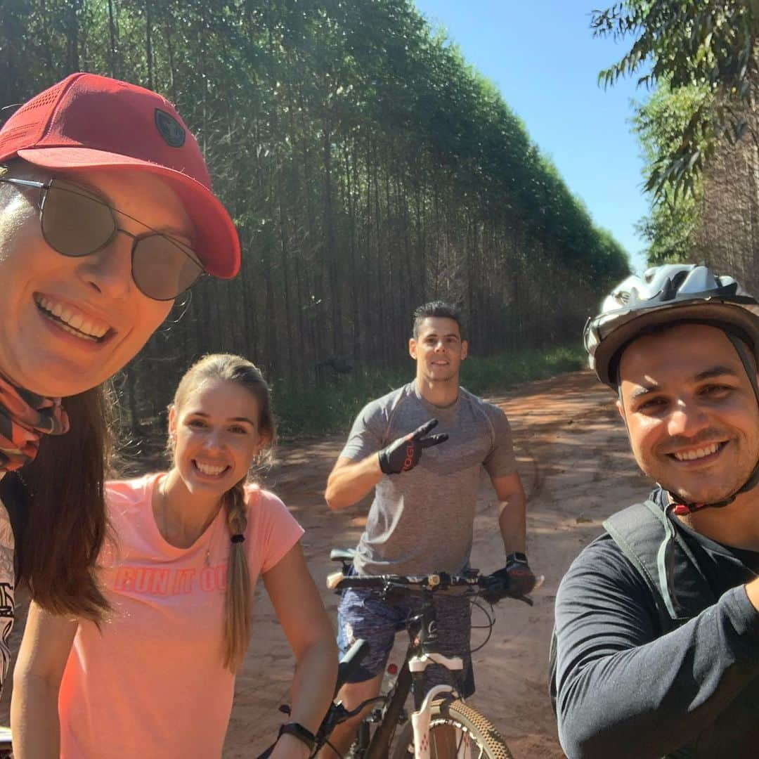 ポリーナ・ラヒモワさんのインスタグラム写真 - (ポリーナ・ラヒモワInstagram)「🚴🏼‍♀️🚴🏻‍♂️🚴🏻Discovering Bauru  Loch Ness monster lake with bikes! Thanks buddies 🥰😚That was really cool! Fabulous!🤪#sportall #bike #fabulous #thanksyou #qualitytime #polinarahimova #sesi #baurucity #everydaylovemore #brasil🇧🇷」5月15日 1時18分 - polina_rahimova