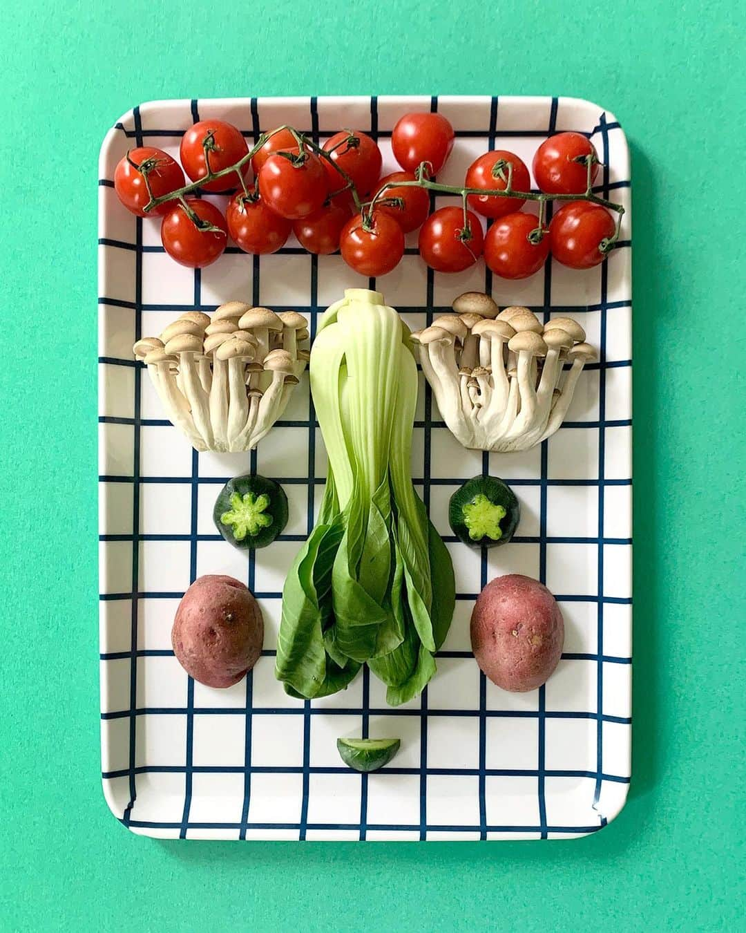 appleさんのインスタグラム写真 - (appleInstagram)「Commissioned by Apple. “Cooking during quarantine means getting creative with what we have. My four-year-old likes to move different pieces of food around to change the expressions on the faces — 'He is happy! This one’s sad. See, now he looks worried.' These days we carry all of these feelings inside. I remind the boys (and myself) it’s okay to hold many different emotions at once.” #ShotoniPhone last week #atHome by Erin J. @theindigobunting」5月15日 1時47分 - apple