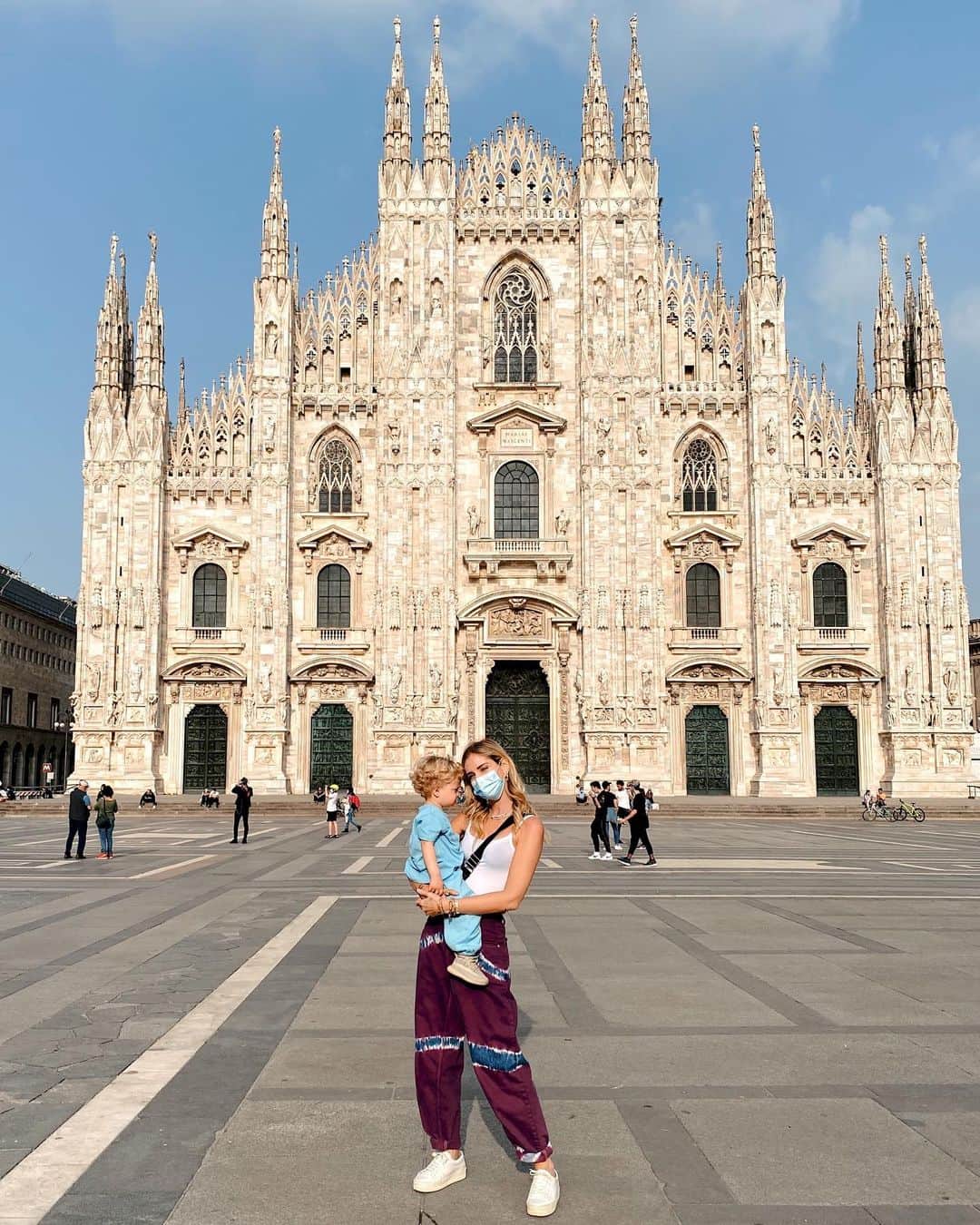 キアラ・フェラーニさんのインスタグラム写真 - (キアラ・フェラーニInstagram)「We walked til the Duomo ❤️ We love you Milano」5月15日 1時47分 - chiaraferragni