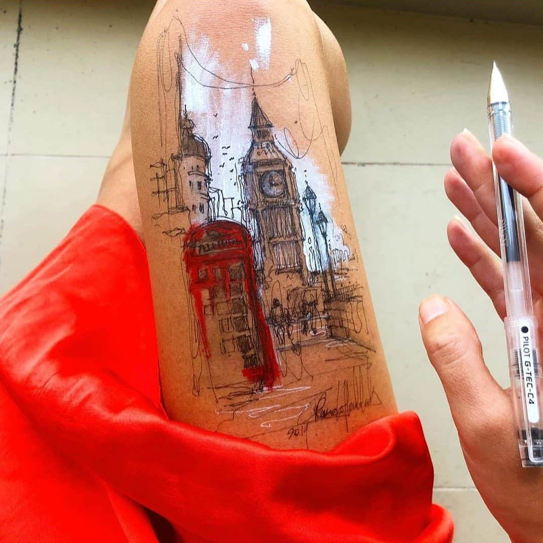 Vogueさんのインスタグラム写真 - (VogueInstagram)「For as long as she can remember, @randahaddadin has sketched and doodled on herself. The idea of the permanence of art, summed up in the phrase Ars longa, vita brevis, is not what motivates Haddadin. On the contrary, she finds freedom in knowing that her works are ephemeral, destined to wash off in the shower. “This allows me to focus only on the process of creating itself; the lines, the feeling of the pens on my skin in that moment, without having to worry about the drawing later on, preserve it or sell it, like the regular artworks,” she explains. “The comfort of this temporariness allows me a lot of room to create without worry. The only thing I do to preserve a memory of this skin artwork is snap a photo and share it with others.” Tap the link in our bio to see more.」5月15日 1時42分 - voguemagazine