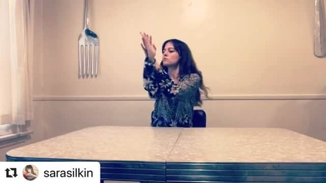 ブリアナ・エヴィガンのインスタグラム：「Wow this has to be shared. This is incredible. Thank you for making this @sarasilkin and for showing me @metamethod the power of movement.」