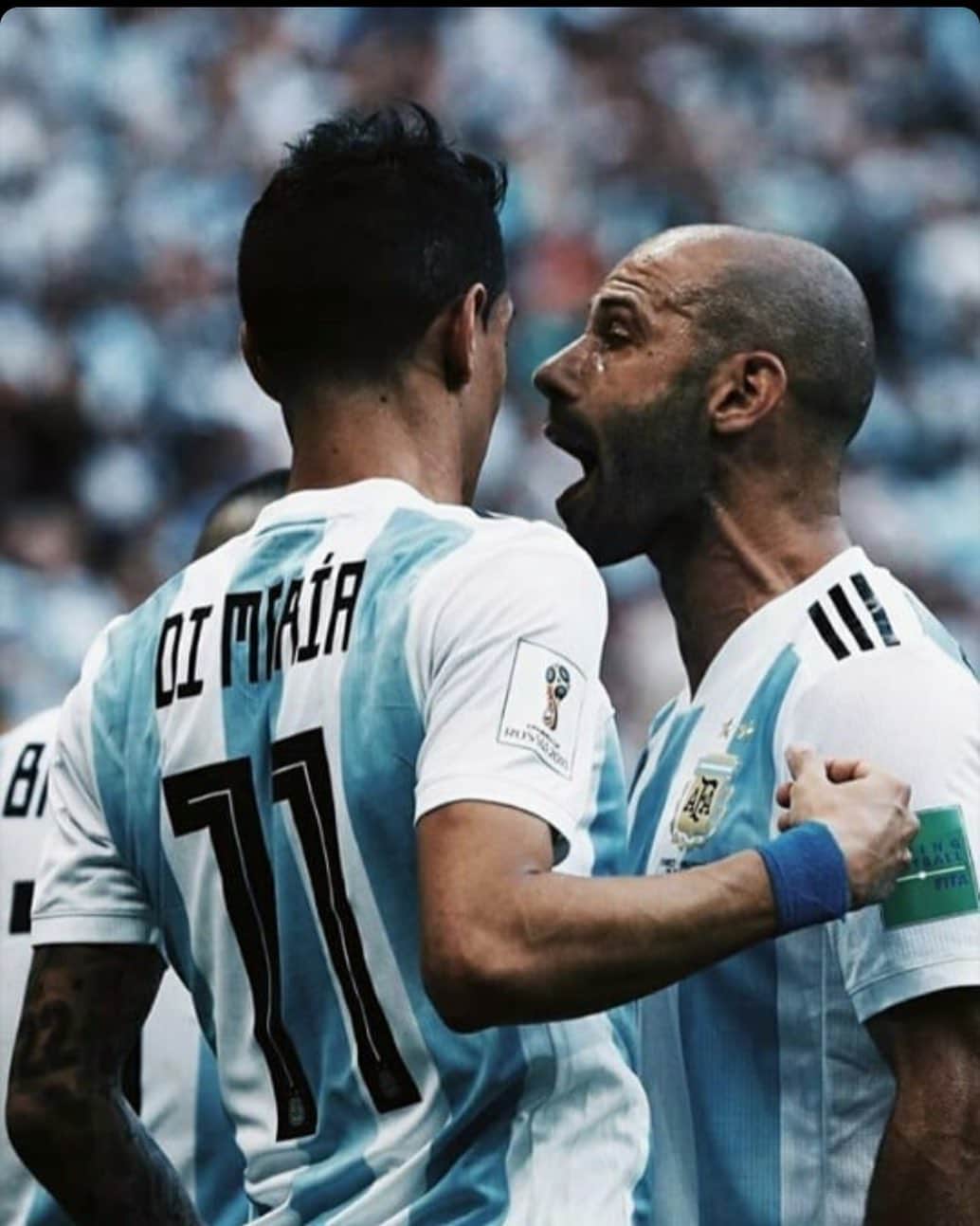 ハビエル・マスチェラーノのインスタグラム：「Con el Gran @angeldimariajm ⚽️ #tbt」