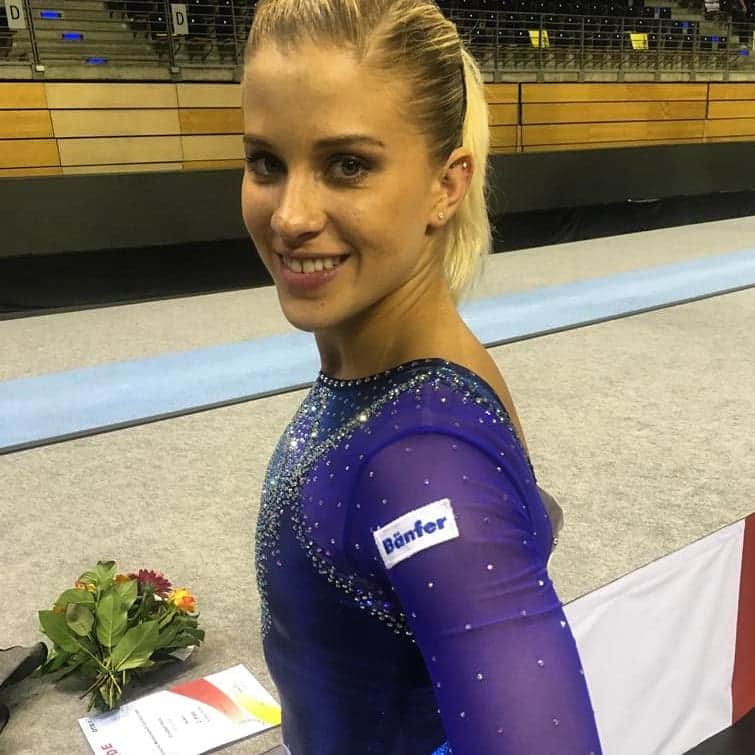 エリザベト・ザイツのインスタグラム：「Wusstet ihr , dass die Firma @baenfer_sportmanufaktur mein erster Unterstützer/Sponsor war und mich bis heute unterstützt? Seit 2008, also schon 12 Jahre ist Bänfer an meiner Seite und unterstützt mich bei meinem Sport. Dafür möchte ich DANKE sagen 😇 #aufweiterezwölfjahre #danke #bänfersportmanufaktur #firstsponsor #thankful  @joern_baenfer #werbung」