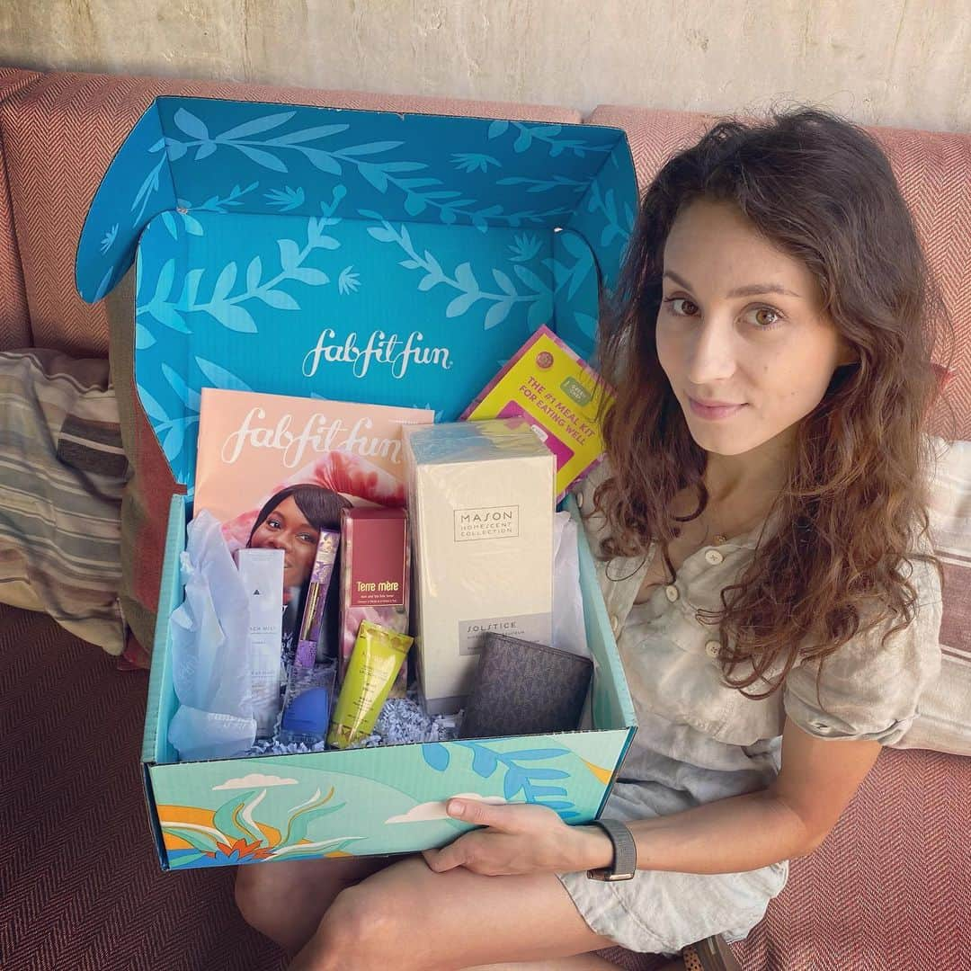 トローヤン・ベリサリオさんのインスタグラム写真 - (トローヤン・ベリサリオInstagram)「My @fabfitfun box for summer came!  As always it’s filled with amazing stuff to try from female run businesses and the best part is they always choose to support a great cause. This season they are partnering with the @specialolympics !!! This box is awesome and helps me remember to stay home and take care of myself in these uncertain times. Thank you, guys. Use TROIAN as a coupon code at check out! #fabfitfunpartner #ad」5月15日 2時05分 - sleepinthegardn