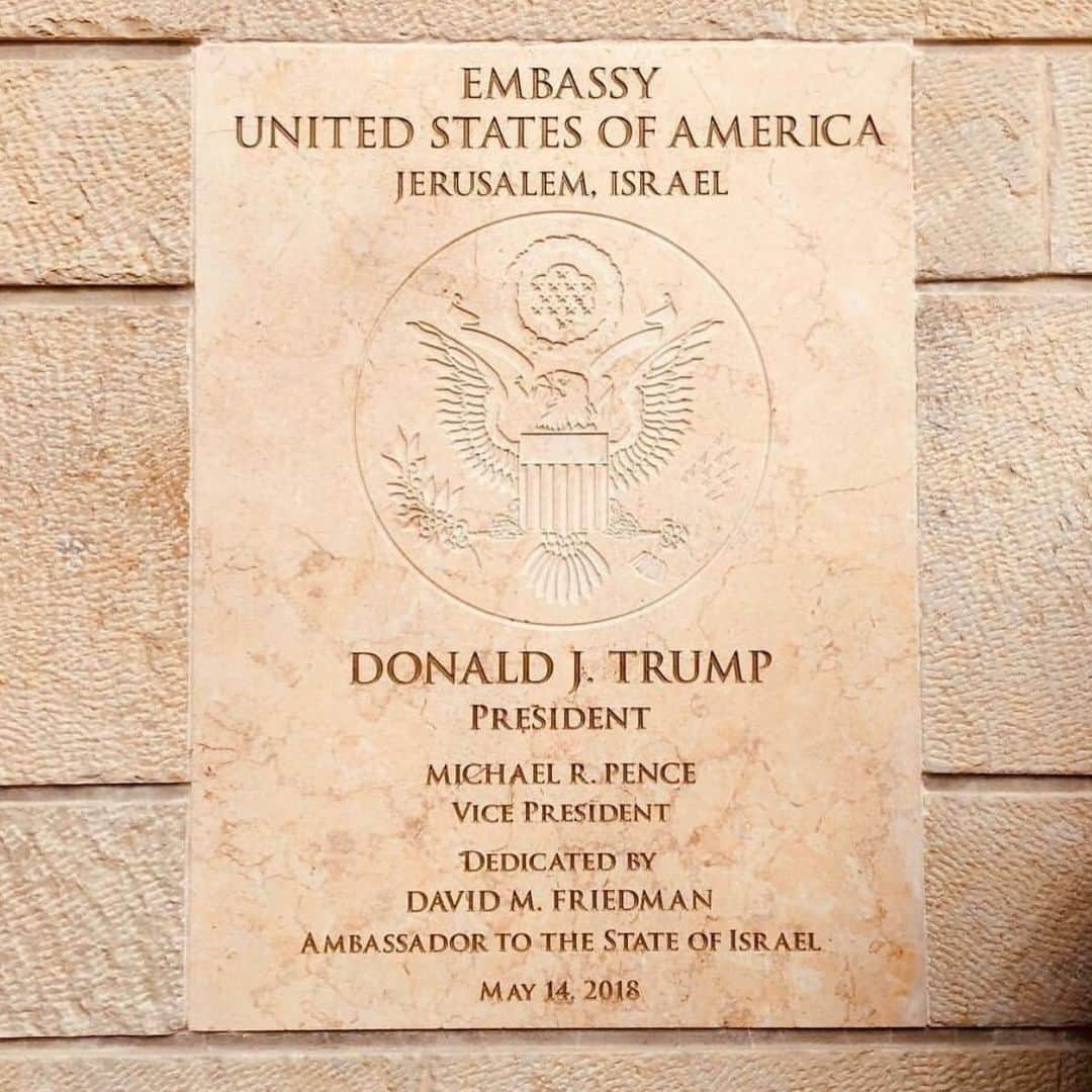 イヴァンカ・トランプさんのインスタグラム写真 - (イヴァンカ・トランプInstagram)「Two years ago today @realDonaldTrump kept his promise and opened the U.S. Embassy in Jerusalem.  I was honored to be in Israel to celebrate this historic occasion. 🇺🇸🇮🇱」5月15日 2時15分 - ivankatrump