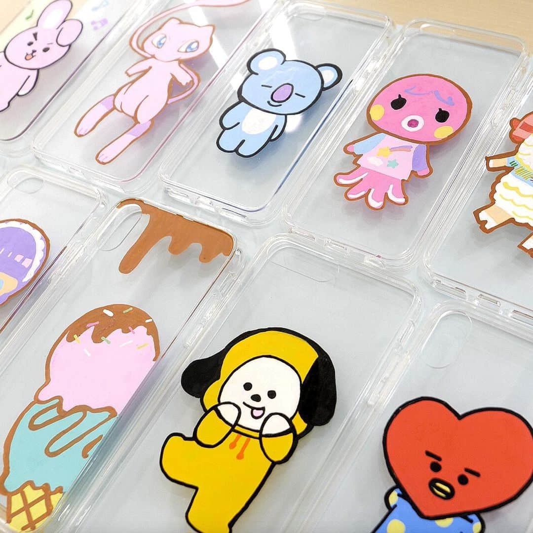 みのりんのインスタグラム：「Which one is your favorite? Please comment below!! And don’t forget to  apply for the giveaway because I’m giving these handmade cases out soon :) どれが1番好きですか？色々なケースのプレゼント企画しているのでぜひぜひ動画をチェックして、応募してみてね！💞 #bts #bt21 #giveaway #customize #drawing #art #painting #diy #youtube #animalcrossing #あつ森 #描いてみた #プレゼント企画」