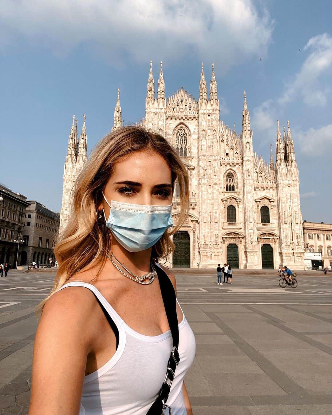 キアラ・フェラーニさんのインスタグラム写真 - (キアラ・フェラーニInstagram)「Walks in Milano with grandma @marinadiguardo and Lello ❤️」5月15日 2時48分 - chiaraferragni