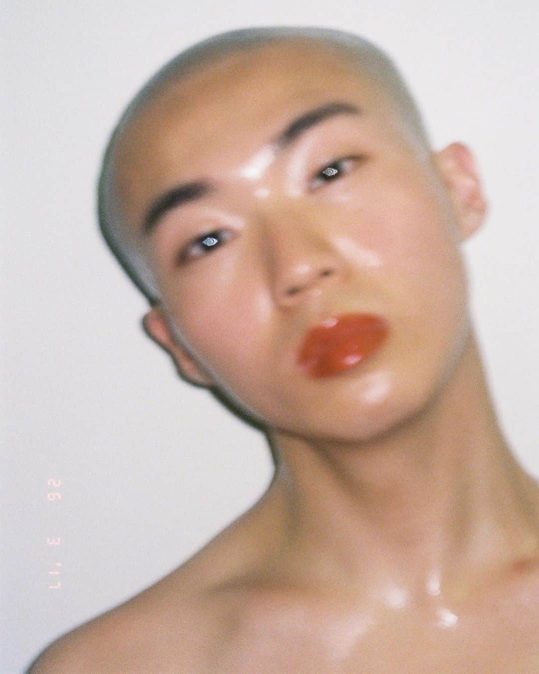 東京DANDYのインスタグラム：「Bunta backstage at Doublet, 2017.⠀ ⠀ #archive #35mm #doublet #fashionweek #jfw #analogphotography」