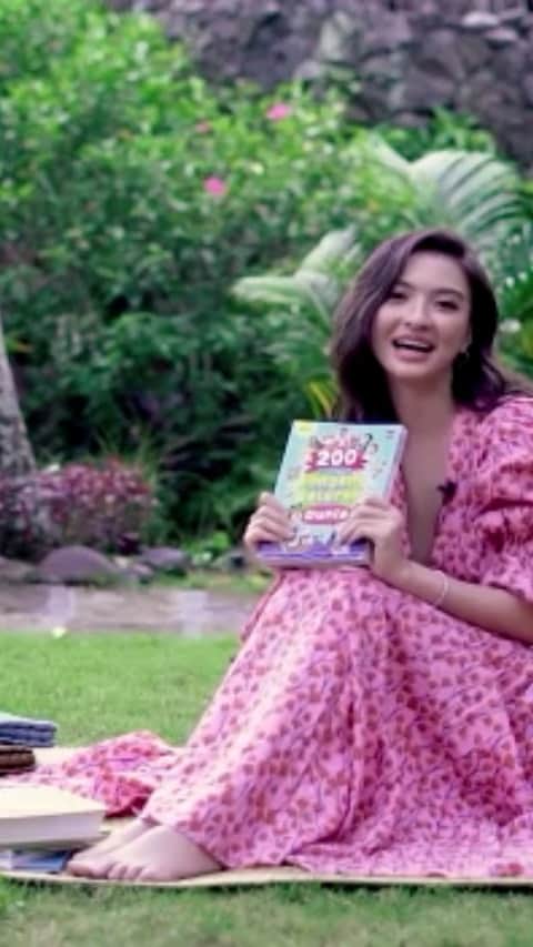 ラライン・シャーのインスタグラム：「Sekeping Uang Perak dibaca oleh @ralineshah  Everyone can read or tell a story. A children’s story. And for every story you tell and fund raise, contribute to the needs of a few orphanages in Bali for this month of Ramadhan. We aim to provide to 20 orphanages and more across Bali with over 700 children this month.  There is no minimum and there is no maximum amount, please see details in bio @bagiforbali or direct message us. We welcome your help in kind, in stories or in just spreading and sharing #bagicerita  Let’s get started and tell our stories to the children, for the children of Bali. Spread joy!  To donate:  Bank Mandiri- Kuta br 175.0000433648  atas nama PT Sarana Buana Handara (CSR) "200 Dongeng seluruh Dunia -“Sekeping uang perak “ oleh Dian K dibaca oleh @ralineshah  Setiap orang dapat membaca atau menceritakan sebuah kisah. Sebuah cerita anak-anak. Dan untuk setiap kisah yang Anda ceritakan dan kumpulkan, Anda akan memberi makan anak yatim piatu di Bali untuk bulan Ramadhan ini. Kami bertujuan untuk menyediakan makan  kepada 20 panti asuhan dan lebih banyak lagi di Bali dengan lebih dari 700 anak bulan ini.  Tidak ada minimum dan tidak ada jumlah maksimum, silakan lihat detail di bio @bagiforbali atau pesan langsung kami. Kami menyambut bantuan Anda dalam bentuk uang, barang, dalam cerita atau hanya dengan menyebarkan dan berbagi #bagicerita  Mari kita mulai dan menceritakan kisah kami kepada anak-anak, untuk anak-anak Bali. Sebarkan sukacita!  Bagi teman-teman yang terpanggil untuk menyumbang bisa ke:  Bank Mandiri- Kuta br 175.0000433648  atas nama PT Sarana Buana Handara (CSR)」