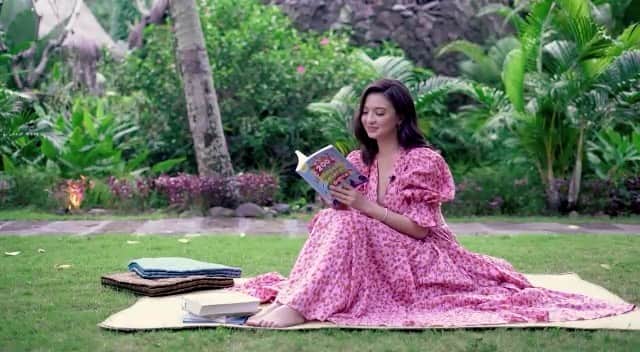 ラライン・シャーのインスタグラム：「“Sekeping Uang Perak” by Dian K 🌸  Everyone can read or tell a story. And for every story you tell and fund raise, you will be able to contribute to the orphans in need in Bali for this month of Ramadhan. We aim to provide to 14 orphanages and more across Bali with over 700 children this month.  There is no minimum and there is no maximum amount, please see details in bio @bagiforbali or direct message us. We welcome your help in kind, in stories or in just spreading and sharing #bagicerita  Let’s get started and tell our stories to the children, for the children of Bali. Spread joy!  To donate:  Bank Mandiri- Kuta br 175.0000433648  atas nama PT Sarana Buana Handara (CSR)  Setiap orang dapat membaca atau menceritakan sebuah kisah. Sebuah cerita anak-anak. Dan untuk setiap kisah yang Anda ceritakan dan kumpulkan, Anda akan memberi makan anak yatim piatu di Bali untuk bulan Ramadhan ini. Kami bertujuan untuk menyediakan makan  kepada 14 panti asuhan dan lebih banyak lagi di Bali dengan lebih dari 700 anak bulan ini.  Tidak ada minimum dan tidak ada jumlah maksimum, silakan lihat detail di bio @bagiforbali atau pesan langsung kami. Kami menyambut bantuan Anda dalam bentuk uang, barang, dalam cerita atau hanya dengan menyebarkan dan berbagi #bagicerita  Mari kita mulai dan menceritakan kisah kami kepada anak-anak, untuk anak-anak Bali. Sebarkan sukacita!  Bagi teman-teman yang terpanggil untuk menyumbang bisa ke:  Bank Mandiri- Kuta br 175.0000433648  atas nama PT Sarana Buana Handara (CSR)」