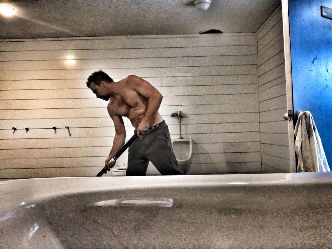 ショーン・パトリック・フラナリーのインスタグラム：「I had a university professor once say during a lecture, “men who clean out toilets are fools”. He had a ten inch strip of Charmin stuck to his heel. That always stuck with me... like I hope that Charmin did to him.」
