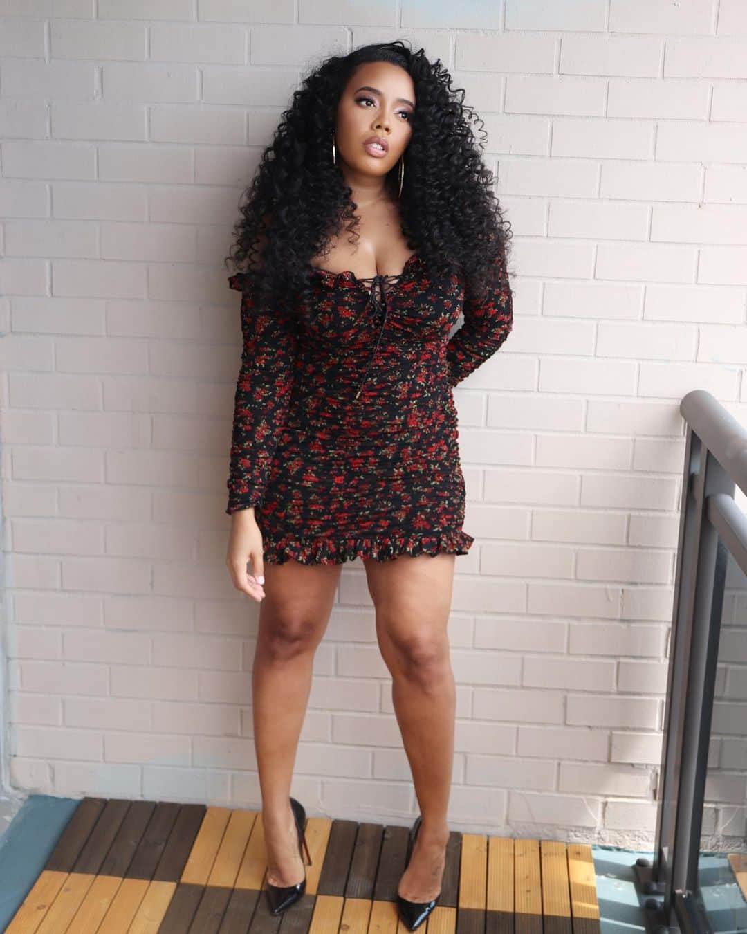 Angela Simmonsさんのインスタグラム写真 - (Angela SimmonsInstagram)「@fashionnova He loves me . He loves me not ... 🥀 either way I love me 🥰 FashionNovaPartner」5月15日 4時00分 - angelasimmons