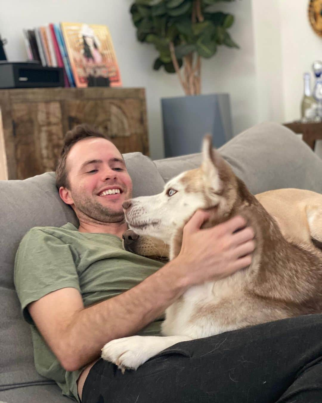 シェーン・ドーソンさんのインスタグラム写真 - (シェーン・ドーソンInstagram)「‪Happy birthday to my favorite person on the whole planet! Love you @Ryland_Adams !!!!!! 💝💝💝💝🎉‬」5月15日 4時14分 - shanedawson