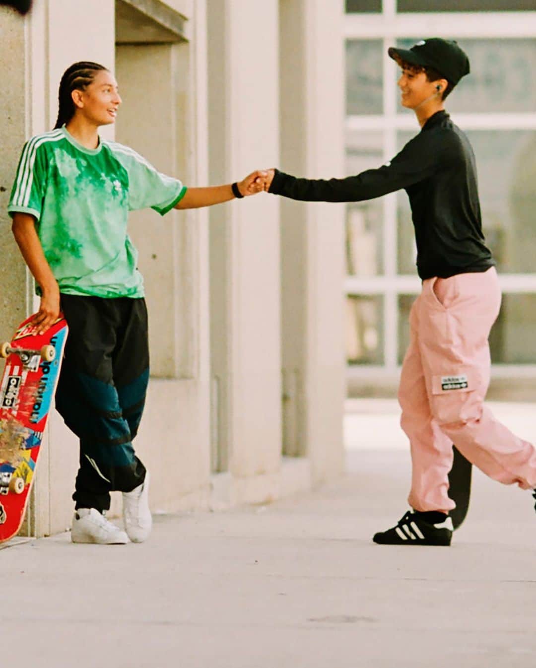 ジェニファー・ソトさんのインスタグラム写真 - (ジェニファー・ソトInstagram)「@mariahduran_ 💅🏼💅🏼💅🏼 May 15th @adidasskateboarding  #createdwithadidas #adidasskateboarding #skateboarding」5月15日 4時57分 - jennsoto