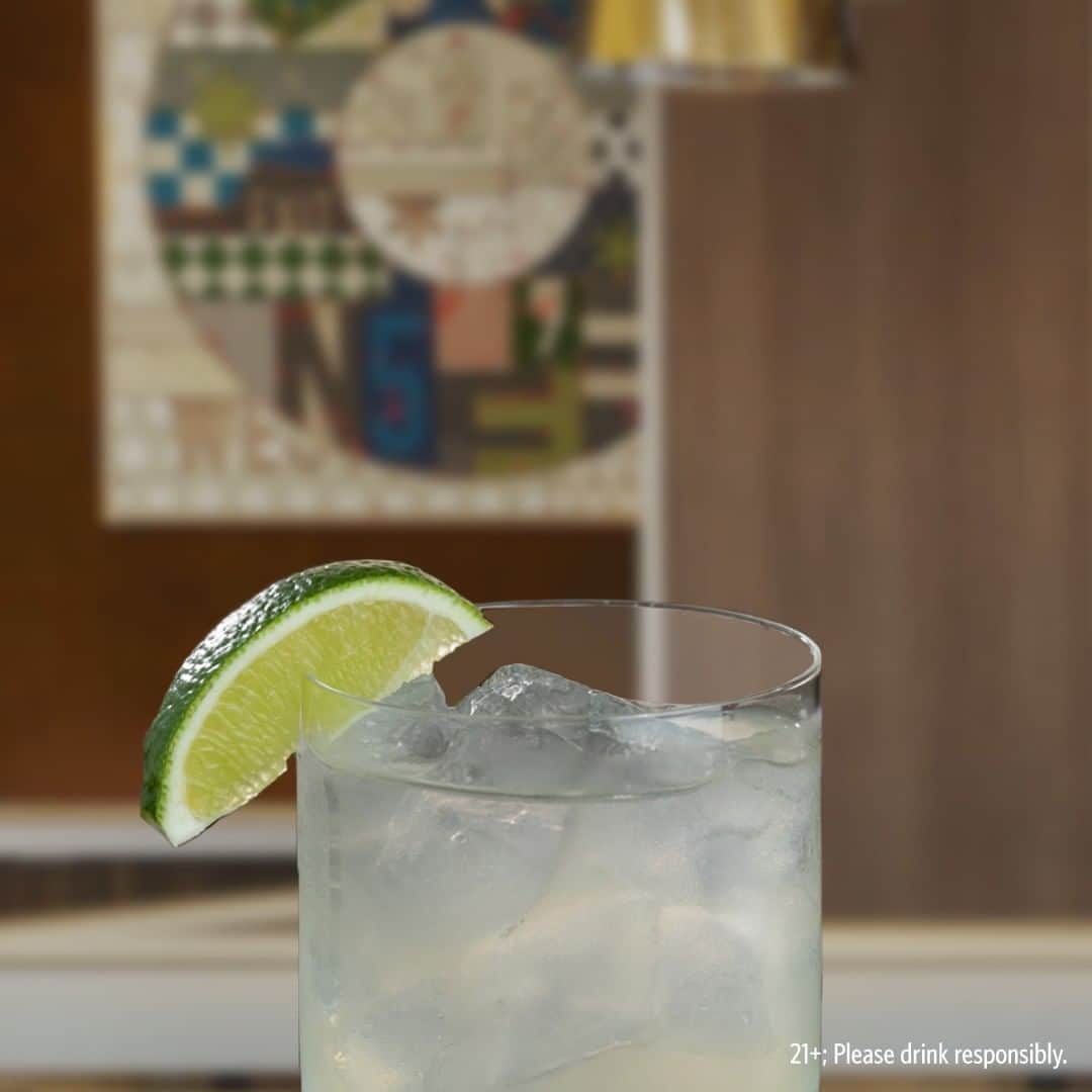 デルタ航空さんのインスタグラム写真 - (デルタ航空Instagram)「It's Happy Hour in the (virtual) Delta Sky Club!  Tap into our highlights to get the recipe for this week's drink, the Traveler's Mule.」5月15日 6時00分 - delta