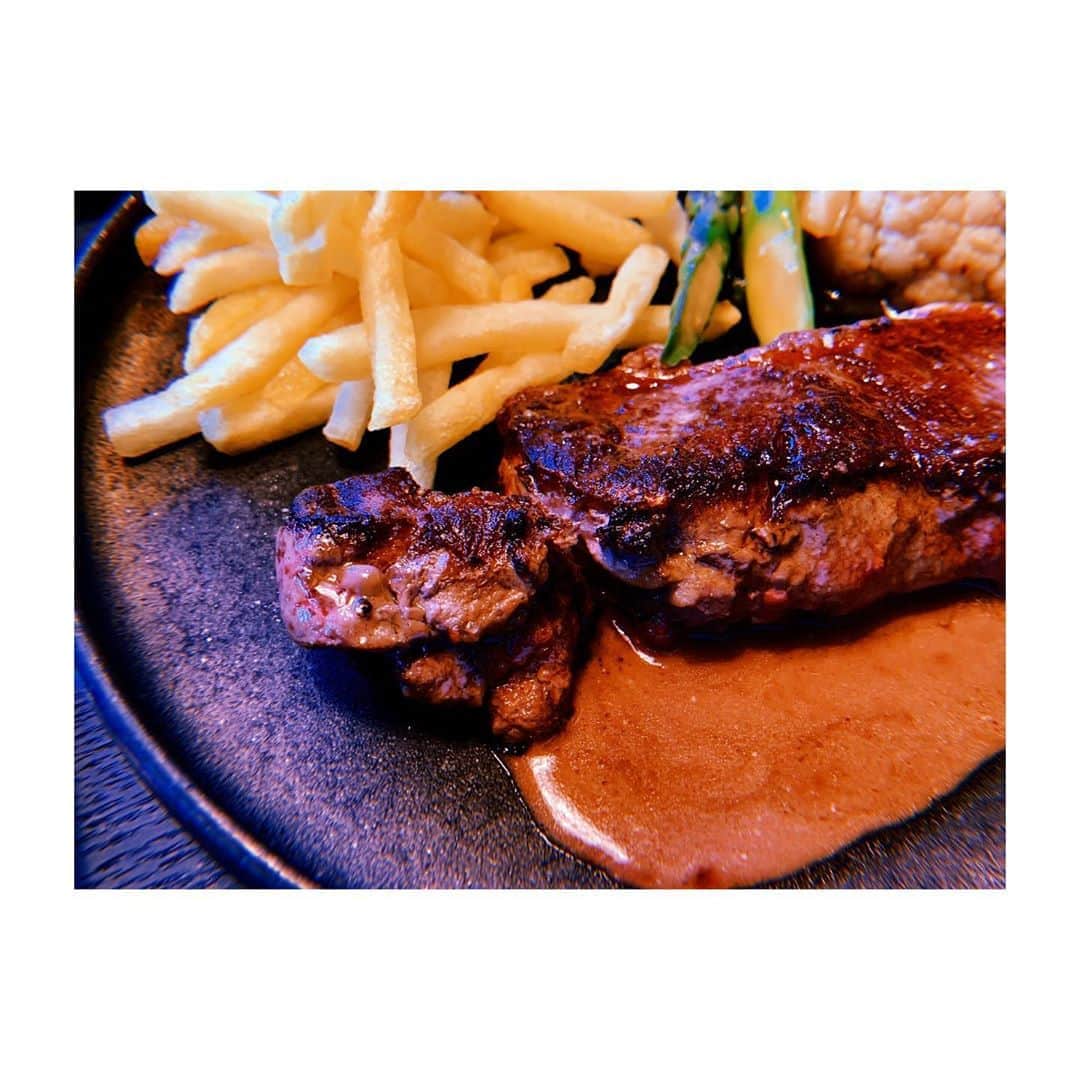 佐藤佳菜子さんのインスタグラム写真 - (佐藤佳菜子Instagram)「先日、 好きな和食を たらふく食べる 夢を見ました。  #シャウエッセンが地味にたべたいです」5月15日 6時05分 - kanakosato1019