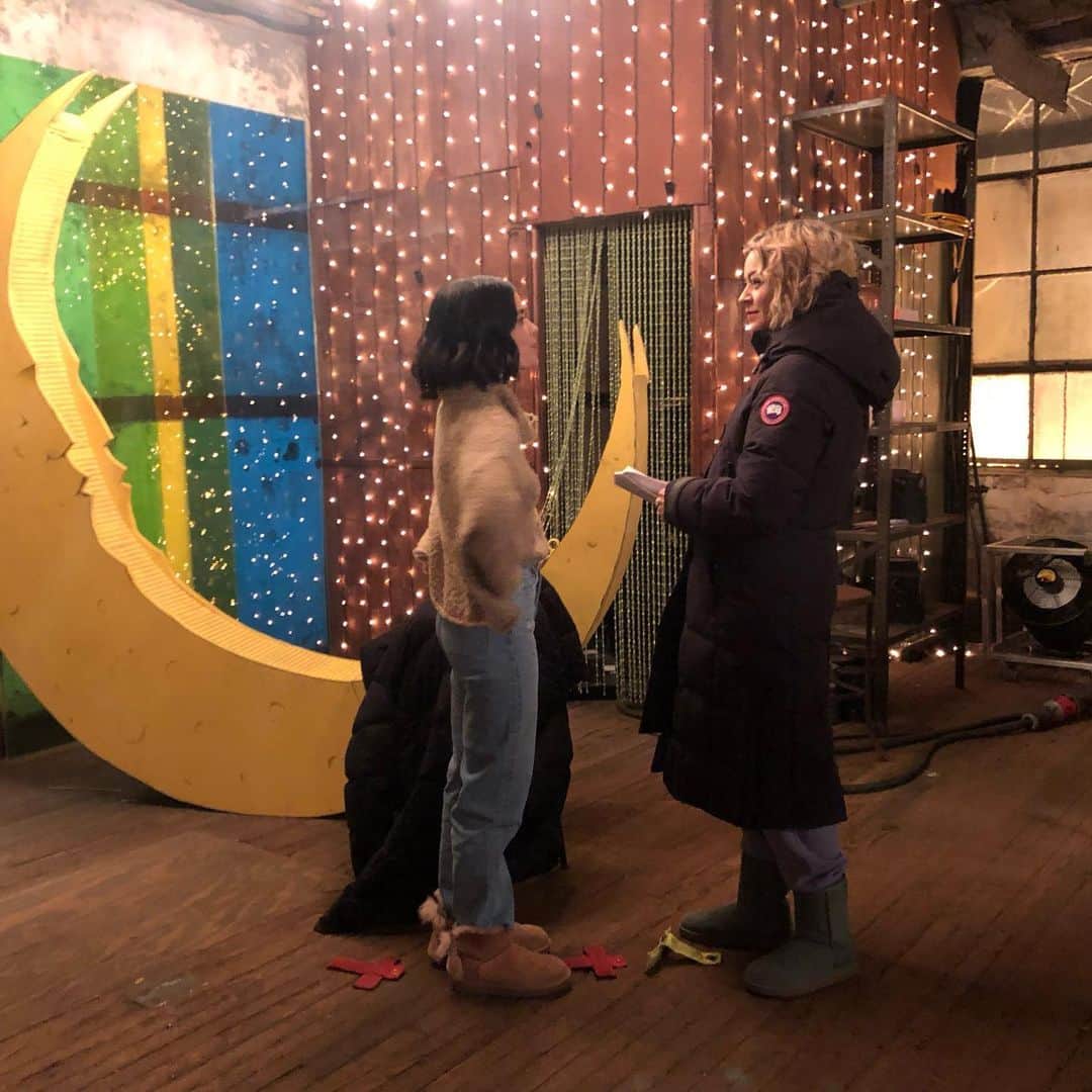 ルーシー・ヘイルさんのインスタグラム写真 - (ルーシー・ヘイルInstagram)「EPISODE 113 BTS -  1.) face warm up so I could say my lines  2.) two angels who kept Katy in tip top form  3.) rehearsals with Chan 4.) two legends  5.) three musketeers  6.) captains of Team Keene  7.) tomfoolery with Lukey  8.) fitting my bob into an updo with Cyn 9.) dolce coat of my dreams  10.) keep moving so your feet don’t freeze to the pavement」5月15日 6時18分 - lucyhale