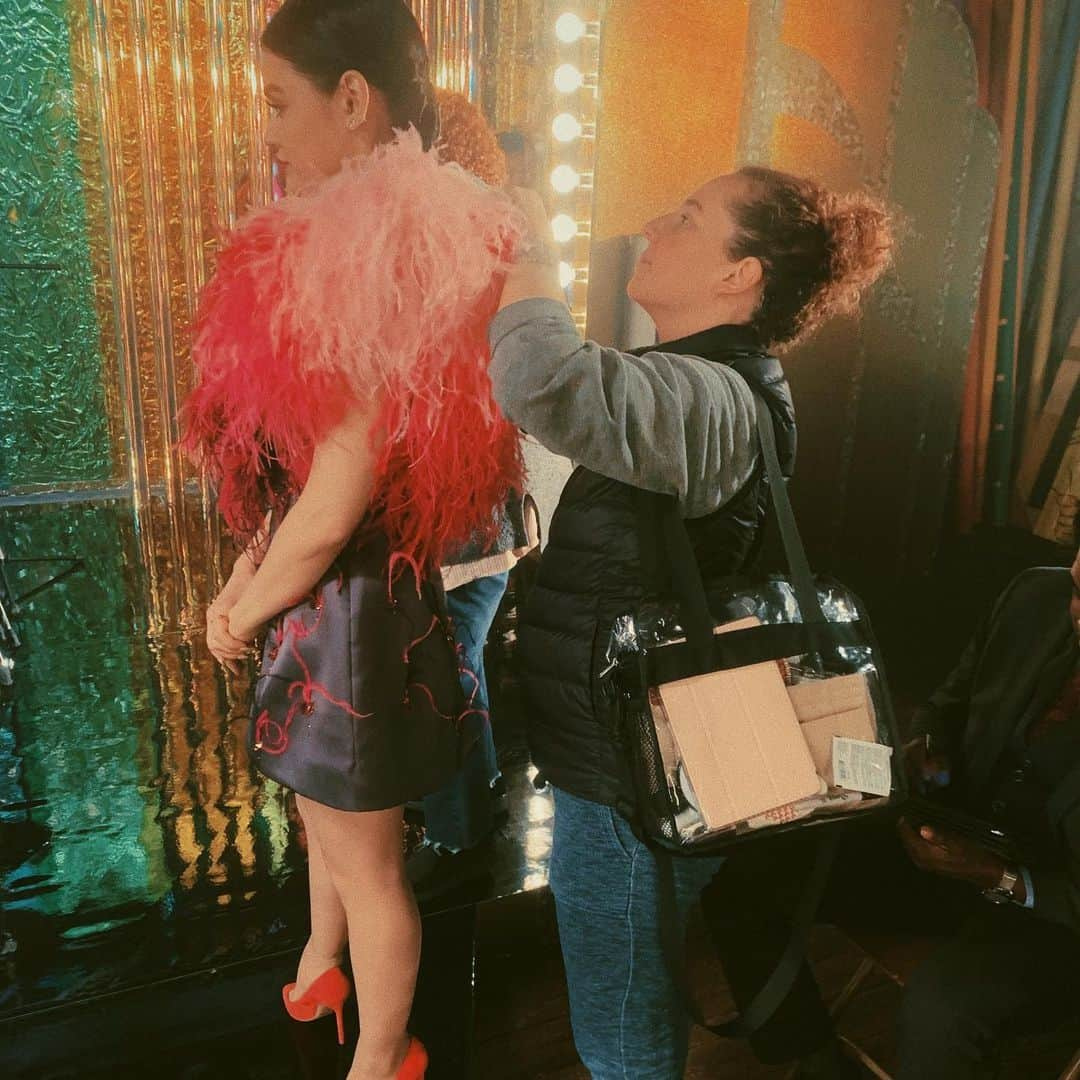 ルーシー・ヘイルさんのインスタグラム写真 - (ルーシー・ヘイルInstagram)「EPISODE 113 BTS -  1.) face warm up so I could say my lines  2.) two angels who kept Katy in tip top form  3.) rehearsals with Chan 4.) two legends  5.) three musketeers  6.) captains of Team Keene  7.) tomfoolery with Lukey  8.) fitting my bob into an updo with Cyn 9.) dolce coat of my dreams  10.) keep moving so your feet don’t freeze to the pavement」5月15日 6時18分 - lucyhale