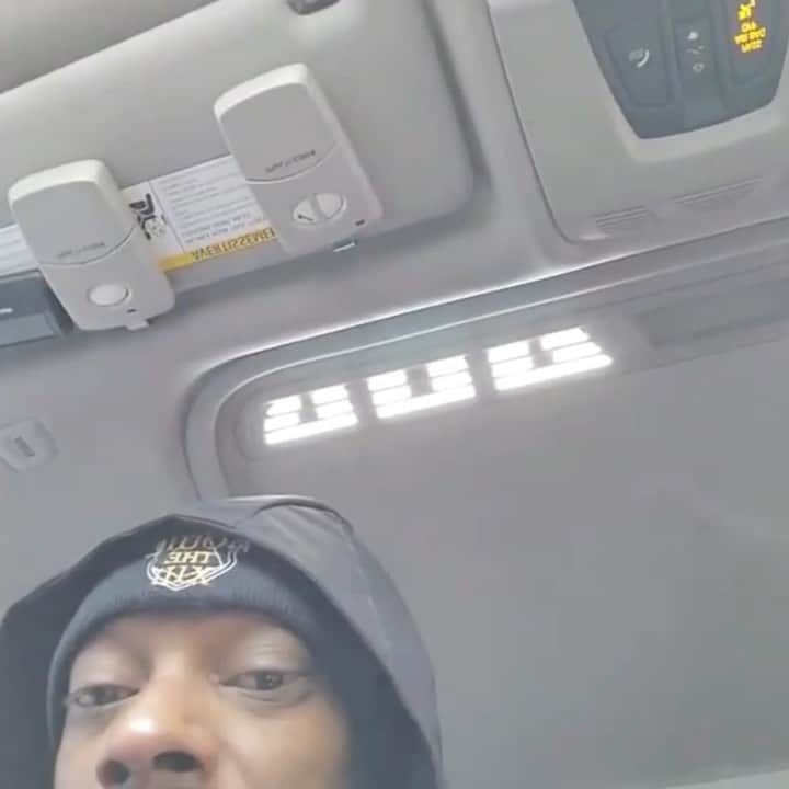 Estée Lalondeのインスタグラム：「I don’t know who needs to see this but I definitely did @snoopdogg」