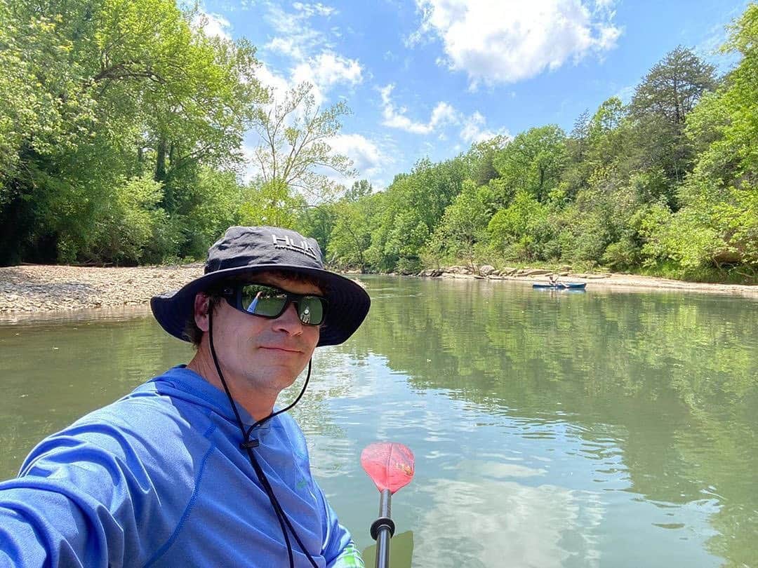 3 Doors Downのインスタグラム：「#TBT Sunday funday with @chuckpursel in the great outdoors of Tennessee. - @brad3doorsdown」