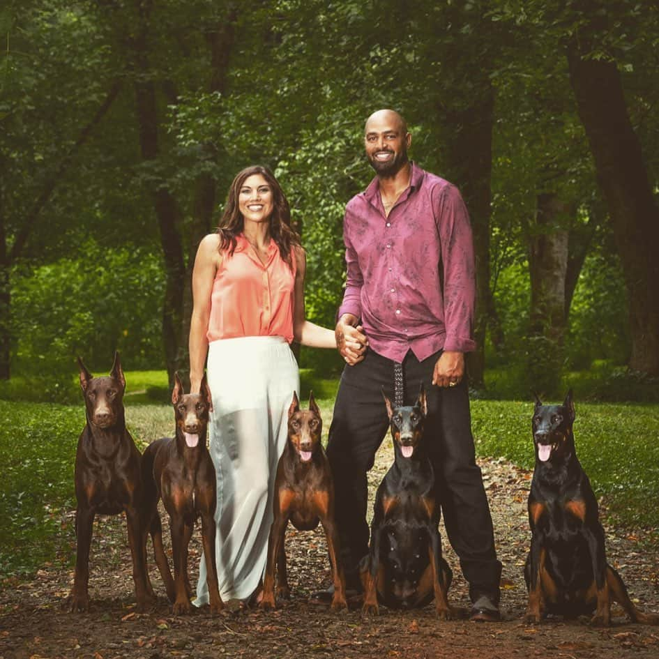 ホープ・ソロのインスタグラム：「Our magnificent dog Conan (brown, on the far left) is in critical condition after being shot last night. It’s hard news to share, but harder to make sense of this heinous act. Jerramy and I are shocked and heartbroken, but we want to say thank you to Wilkes Veterinary Hospital and their staff for rushing Conan into emergency care, as well as their COVID-19 care practices.  We‘ve heard that there are developments in canine prosthetics and would love any information about getting Conan a new front leg!」