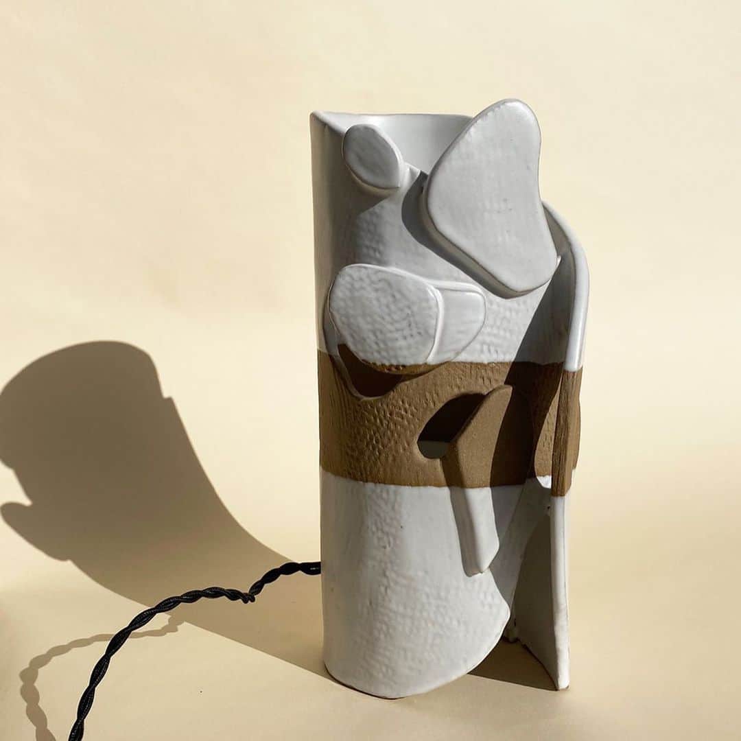 アポロジーさんのインスタグラム写真 - (アポロジーInstagram)「The future will be bright /// /// Le future sera lumineux SOLD  #lamp #handmade #ceramic #pottery #sculpture #madewithlove」5月15日 6時55分 - olivia_cognet