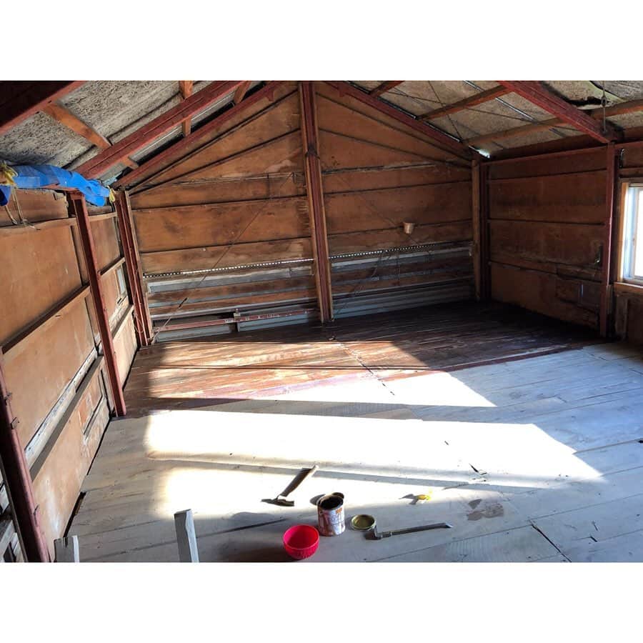 北野貴之さんのインスタグラム写真 - (北野貴之Instagram)「このスペース。考えよう。 創意工夫。新たな空間へと。 まずは、掃除。 ペンキ塗りから始めよう。」5月15日 7時01分 - takashi_kitano