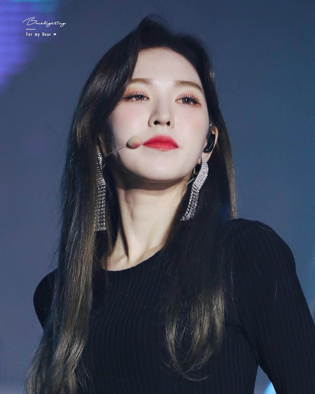 ウェンディ（ファンアカウント）のインスタグラム：「💙 181220 KPMA - © to Backlighting531 #WENDY #웬디 #REDVELVET #레드벨벳」