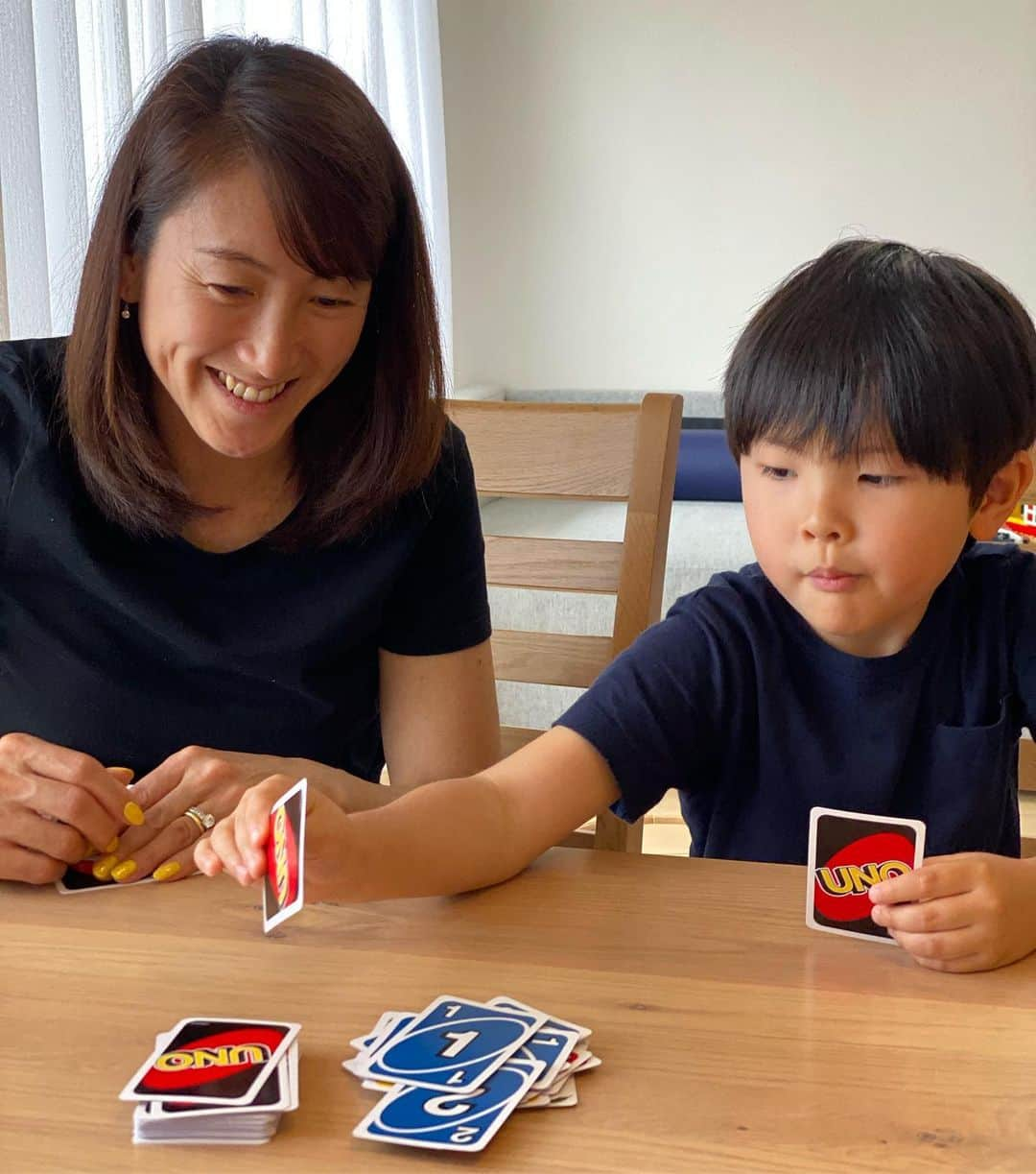 杉山愛さんのインスタグラム写真 - (杉山愛Instagram)「🏠おうち時間🏠 カードゲームやお料理🥕🍎 お風呂掃除🛁  息子もこの2ヶ月でできることが増えました😊👍」5月15日 17時11分 - aisugiyamaofficial