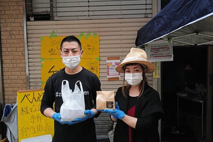 福岡グルメ 福岡ランチ「デビログ」さんのインスタグラム写真 - (福岡グルメ 福岡ランチ「デビログ」Instagram)「自粛していると麺が食べたくなるんよねぇ～🤤 香椎駅前にある人気店『ざいとん』で麺をテイクアウト。 「#比内地鶏油そば 」500円(税込)は具材は付いてないので、焼豚、ネギ、海苔、胡麻を追加。 比内地鶏の鶏油のタレが濃いめなので、酒のアテにもなるよ。麺はモチモチ系😋 「#麻婆汁無し麺 」700円(税込)はモチモチ麺にしっかり麻婆が絡まっていい感じ😄 『ざいとん』の店先で東区周辺の10店舗のテイクアウト商品が一緒に販売されてますよ。 . #ざいとん #福岡市東区香椎駅前 1-17-24 電話番号：非公開 営業時間が変更になっています。 11:30～18:00 . ♦️福岡グルメ 福岡ランチの店舗探しならブラウザで「デビログ」で検索👉 ♦️お得な情報やディープな店舗情報はブラウザで「もっとデビログ」で検索👉 . #福岡テイクアウト #福岡テイクアウト情報 #テイクアウト福岡 #おもちかえりなさい福岡 #おもちかえりなさい #福岡 #博多 #fukuokapics #fukuoka #fukuokacity #hakata #fukuokagourmet #IGersJP #ig_japan #福岡グルメ #福岡ランチ #福岡ごはん #福岡ご飯 #食べログ福岡 #福岡飯 #福岡食べ歩き #福岡インスタグルメ #インスタグルメ福岡 #福岡香椎テイクアウト」5月15日 17時32分 - devi_takahashi