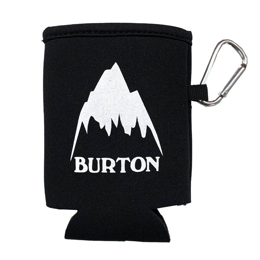 Burton Japanさんのインスタグラム写真 - (Burton JapanInstagram)「Burton.comでは、対象アイテムをご購入されたお客様に、先着でオリジナルカラビナ付きクージーをプレゼントしちゃうプロモーションを開催中！ あえてグラスには注がず、缶&クージーでグビッといけば、ベランダや室内でもアウトドア気分を味わえるでしょう。もちろん、自分のドリンクはBurtonの新作クーラーバッグにキープ！ Bring Your Ownスタイルで、どこでも乾杯！ - ■期間 2020年5月15日(金)～ - ■対象 対象店舗でBeeracuda GearhausまたはBeeracuda Slingをご購入されたお客様 - ■景品 オリジナルカラビナ付きクージー ※クージーがなくなり次第プロモーション終了となります。 - ■対象店舗 Burton.com、Burton Flagship Tokyo、Burton Flagship Nagano、Burton Flagship Osaka ※実店舗につきましては、営業再開後のプロモーション開催となります。 - ■お問合せ Burtonガイド [TEL] 050-3196-5300 #SpringSummer2020Burton #DurableGoods #BurtonBYO #どこでも乾杯 #BurtonTokyo #BurtonNagano #BurtonOsaka」5月15日 9時13分 - burtonjapan