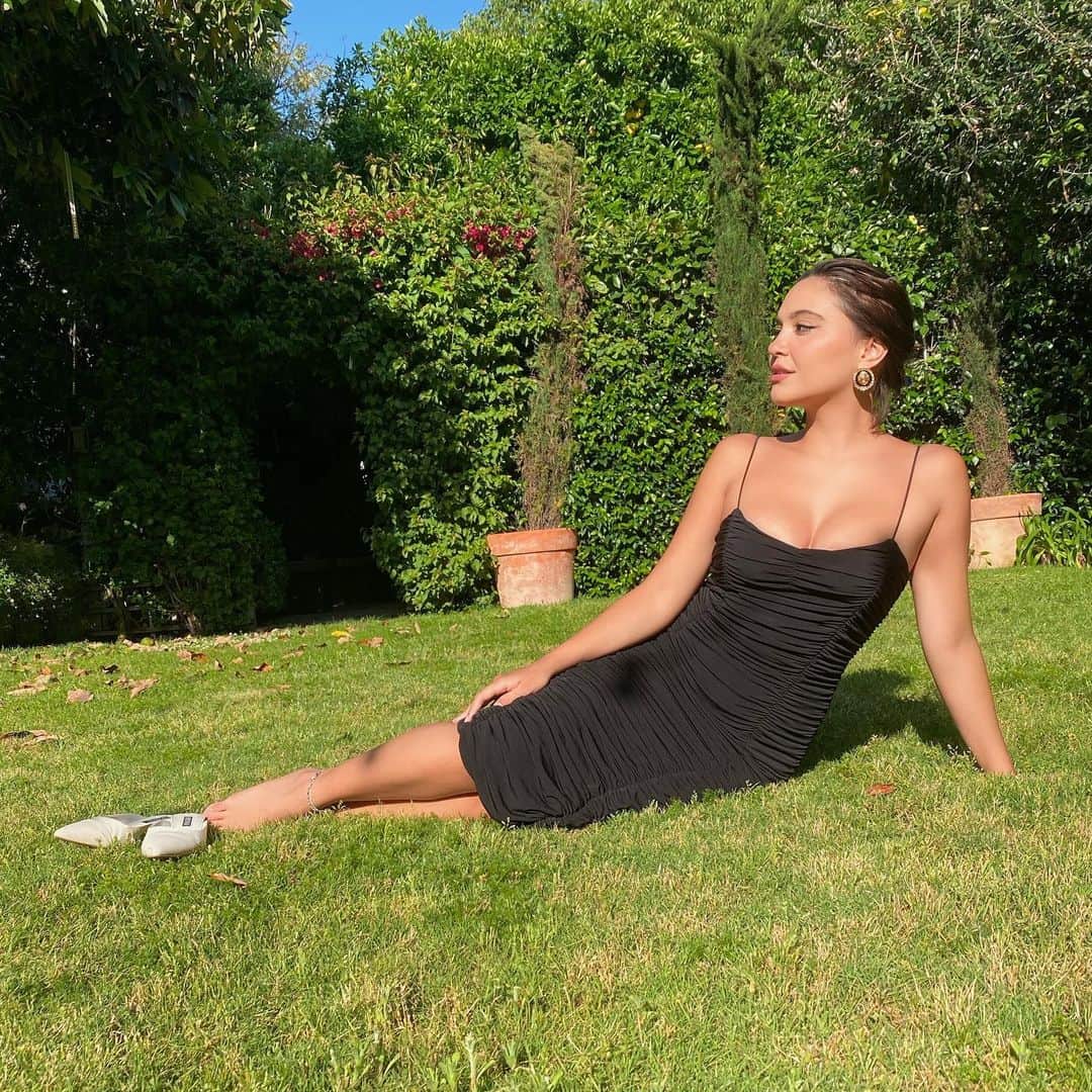 ステラ・ハジェンズのインスタグラム：「don’t mind me, i’m just pretending i’m in Italy 💘 @fashionnova fashionnovapartner」