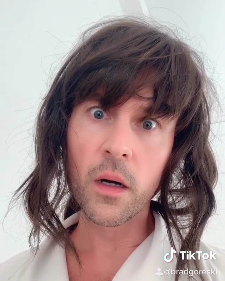 ブラッド・ゴレスキーのインスタグラム：「I’ve always wondered what it was like to be at a #rhobh dinner 💎 @lisarinna @kylerichards18 @deniserichards @bravotv #tiktok #bravo #wigs #quarantinelife」