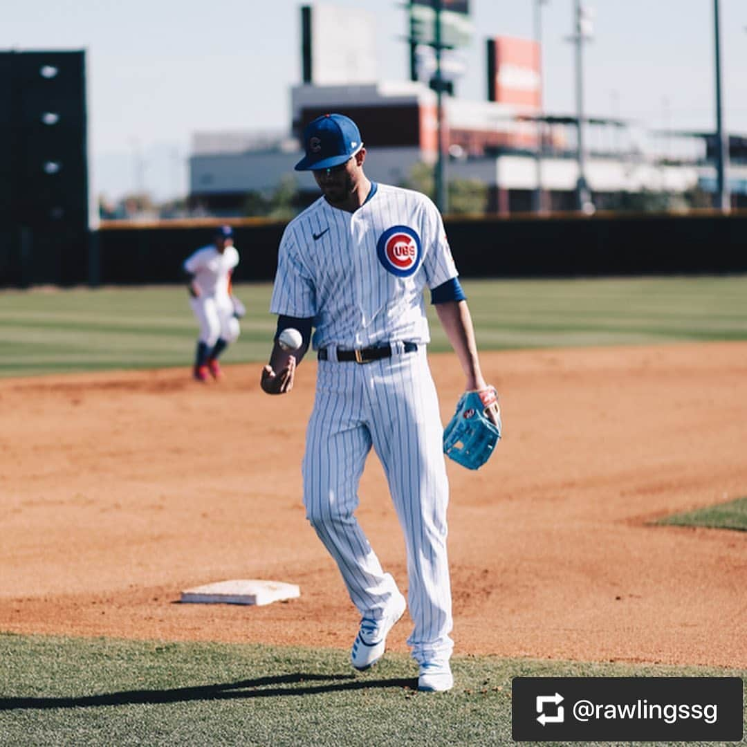 Rawlings Japanさんのインスタグラム写真 - (Rawlings JapanInstagram)「#Repost @rawlingssg with @get_repost ・・・ Our final stop on our behind-the-scenes  #RawlingsGloveDay with the @cubs features Chicago stars, Anthony Rizzo, and Kris Bryant's gamers. Rizzo was the 2016 #RawlingsPlatinumGlove winner, and Bryant was the 2016 NL MVP. 👀 at a sneak peak of these beauties before the season starts here! 🔥 . #TeamRawlings  #TheMarkOfExcellence #TheMarkOfAPro #SpringTraining @kris_bryant17 @arizz_44 @rawlings_japan_llc」5月15日 10時11分 - rawlings_japan_llc