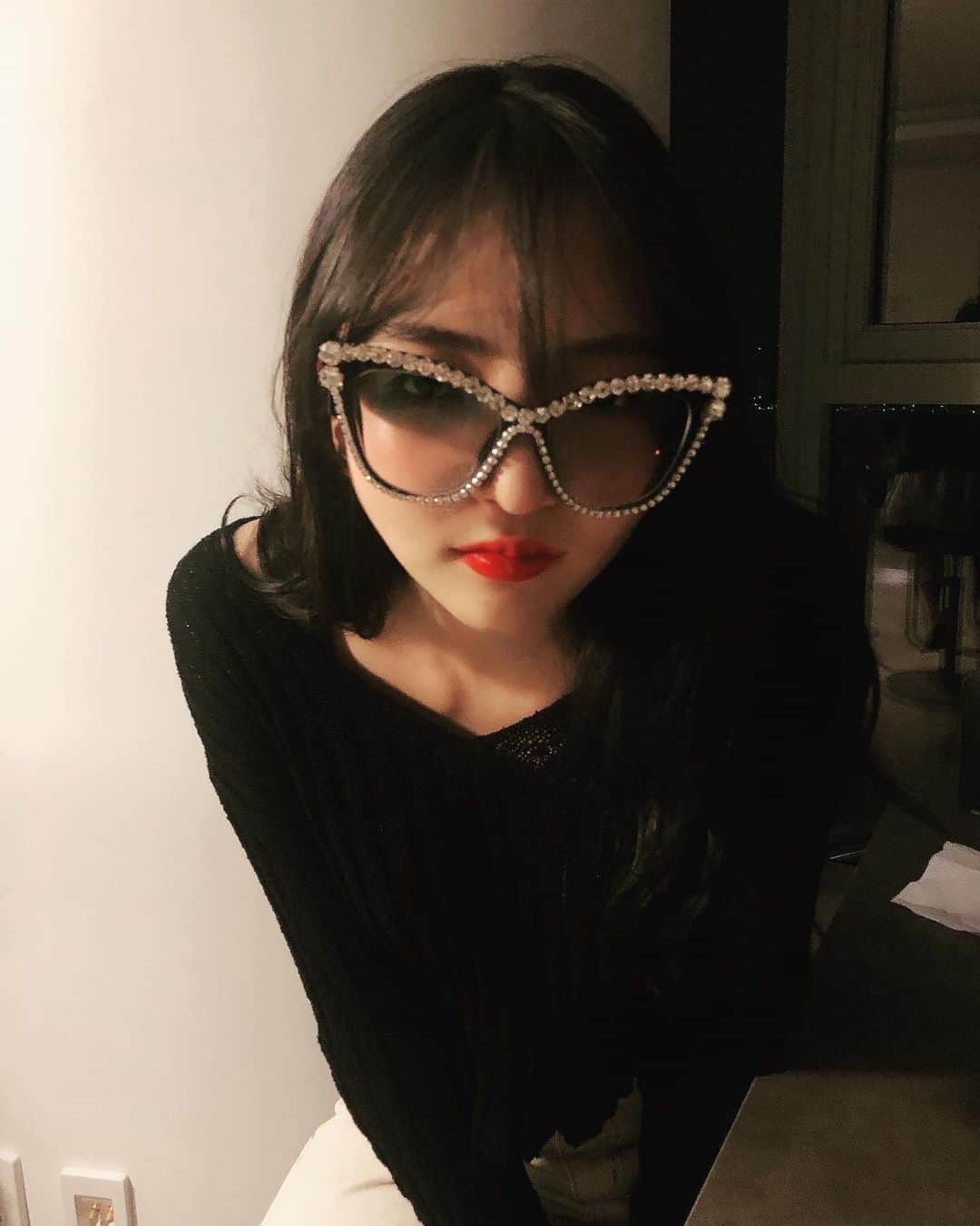 ユジョン さんのインスタグラム写真 - (ユジョン Instagram)「이 #안경 쓰면 #자신감 엄청 생김. 나는 #멋져 #홈파티」5月15日 10時15分 - yuding92