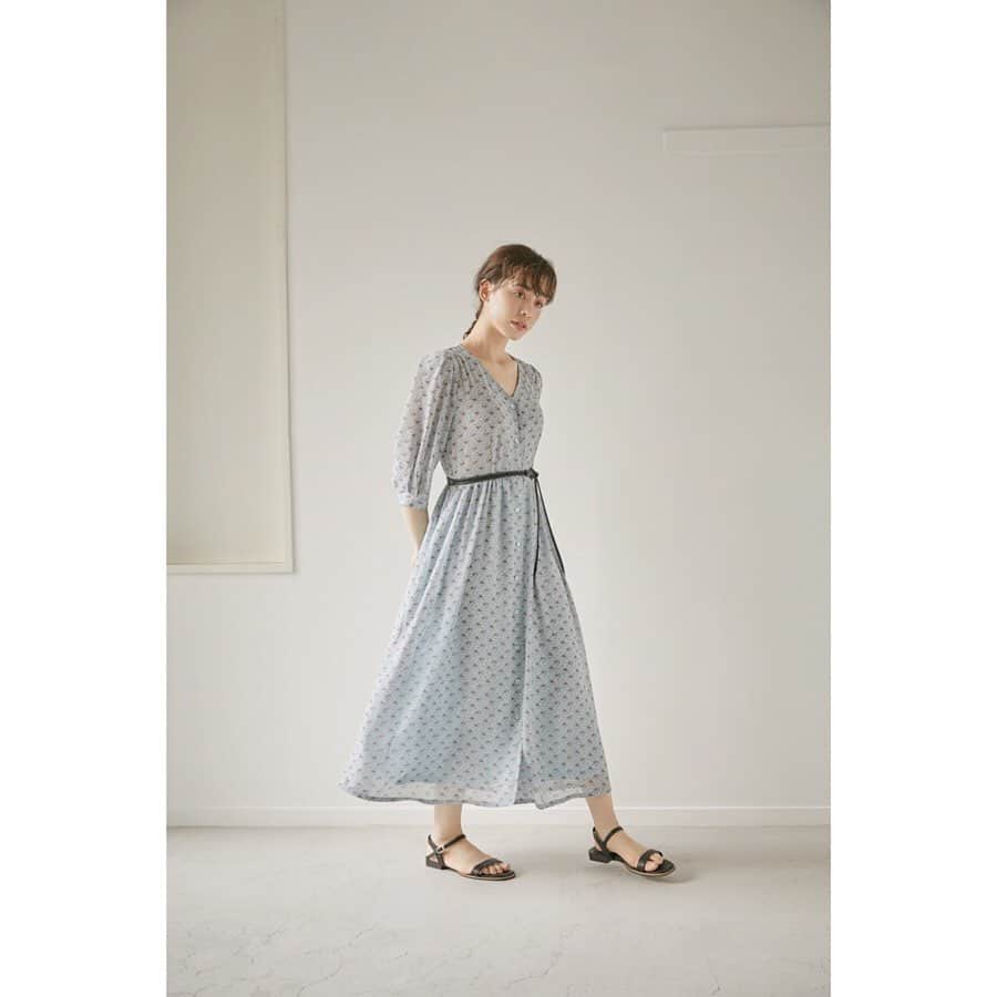 アヴァンリリィのインスタグラム：「RECOMMEND ITEM ㅤㅤㅤㅤㅤㅤㅤㅤㅤㅤㅤㅤㅤ SHEL'TTER WEBSTOREにて発売中🚚 ㅤㅤㅤㅤㅤㅤㅤㅤㅤㅤㅤㅤㅤ ：ONE PIECE ARIA FLOWER フロントボタンワンピース Price.¥6,990+tax No.180DS533-1420 ㅤㅤㅤㅤㅤㅤㅤㅤㅤㅤㅤㅤㅤ ：BELT ダブルコードリングベルト Price.¥3,990+tax No.180DS855-1730 ㅤㅤㅤㅤㅤㅤㅤㅤㅤㅤㅤㅤㅤ ：SHOES ストラップサンダル Price.¥5,990+tax No.180DS655-0840 ㅤㅤㅤㅤㅤㅤㅤㅤㅤㅤㅤㅤㅤ 画像をタップで商品詳細をご覧いただけます🔍 _______________________________________________________ #AVANLILY #アヴァンリリィ」