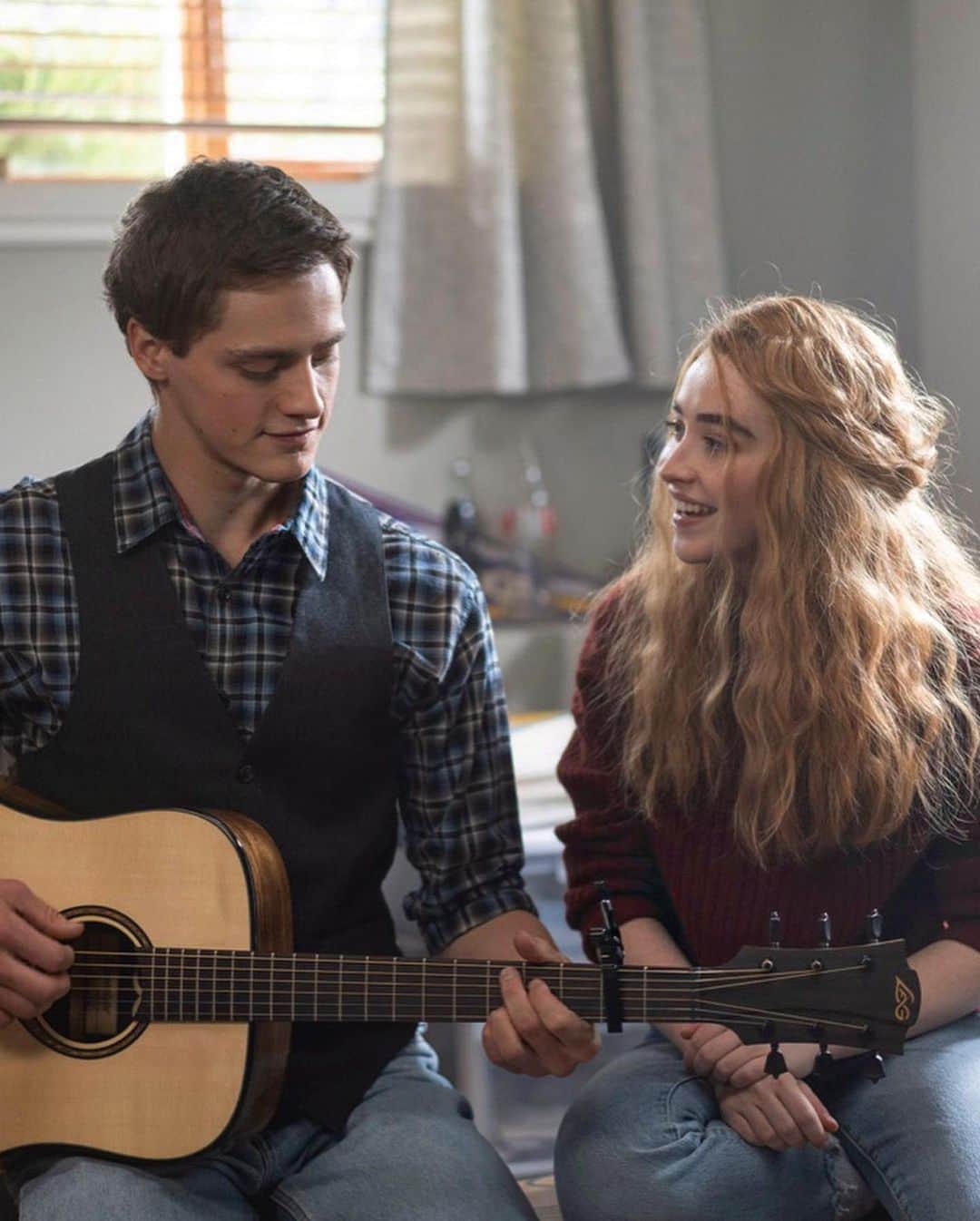 サブリナ・カーペンターのインスタグラム：「Clouds, a film based on the incredible story of Zach Sobiech’s life, is coming to @disneyplus this fall ☁️ i am so lucky to play a fiery hot ginger named Sammy Brown! #disneyplus」
