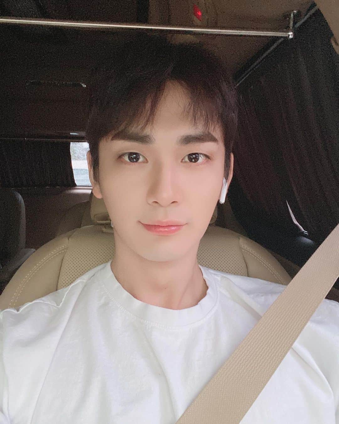 のインスタグラム：「비오는날 모두 힘내쎄요 😁👋🏻👋🏻」