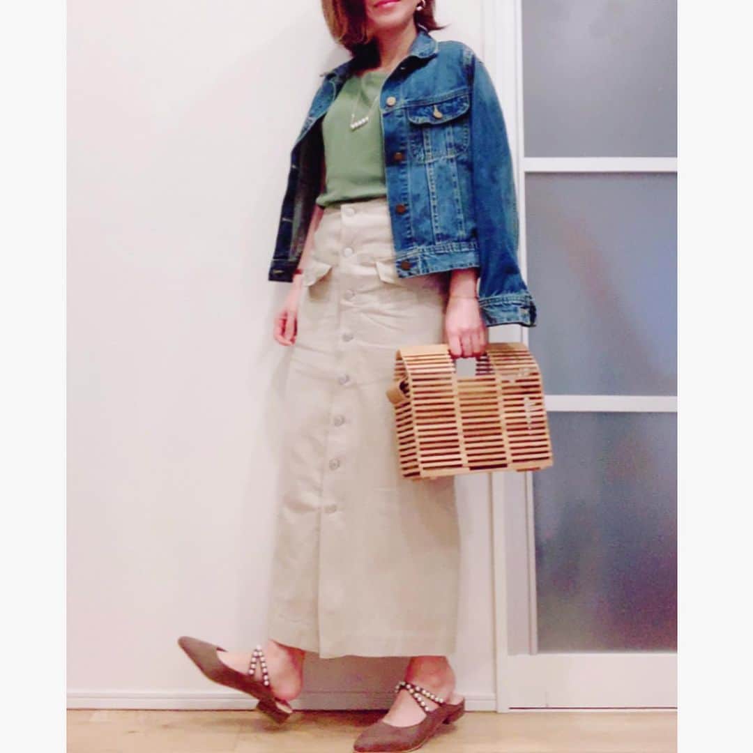 kkkkkaoriiiiiさんのインスタグラム写真 - (kkkkkaoriiiiiInstagram)「また久しぶりの投稿になってしまいました😅 溜まっていた過去picを📷 . 最近暑くてすっかり夏ですね🌞 一昨年から愛用してるトップスは少しずつ買い足して4色目❣️ この日は新色のカーキを着ました💓 シャリっとした涼しげなニット生地で、合わせやすくておすすめですよー💓 . . コーデ詳細は4月18日のブログ記事で紹介してます🙇‍♀️ @kkkkkaoriiiii  プロフィールから飛べます✈️ ♡153cmちびっこアラサーOL♡KaoriのHappyRoom♡ . #jointspace #feerichelu  #myu  #titivate  #titivatestyle  #プチプラコーデ  #プチプラファッション  #おちびコーデ  #おちびの輪  #オトナカジュアル  #153cm  #153cmコーデ  #低身長コーデ  #f_blogger #ootd  #r_fashion」5月15日 10時51分 - kkkkkaoriiiii