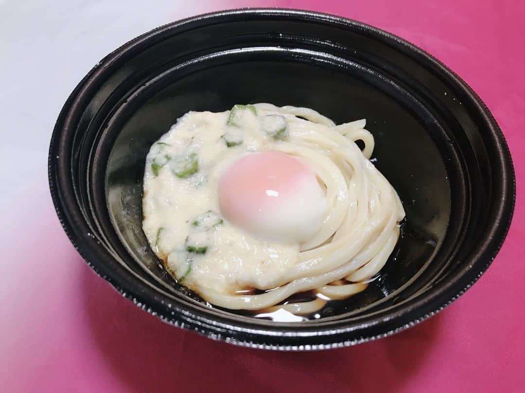 はなまるうどんのインスタグラム：「皆さんはもう、 #とろ玉ぶっかけ は  食べましたか('ω')？✨ お持ち帰りすると、生卵が温泉卵に変更になりますよ😳💖 この機会にぜひ、#おうちはなまる を楽しんでね！！ https://www.hanamaruudon.com/news/2020.html#news12  #はなまるうどん #テイクアウト #おうちごはんを楽しもう」