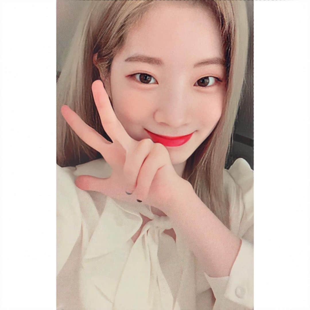 ダヒョンのインスタグラム：「Good morning! Happy Signal Day 💗 #3YearsWithSIGNAL ⠀⠀⠀ ⠀  #dahyun #ダヒョン #多賢 #다현 #트와이스 #twice #トゥワイス」